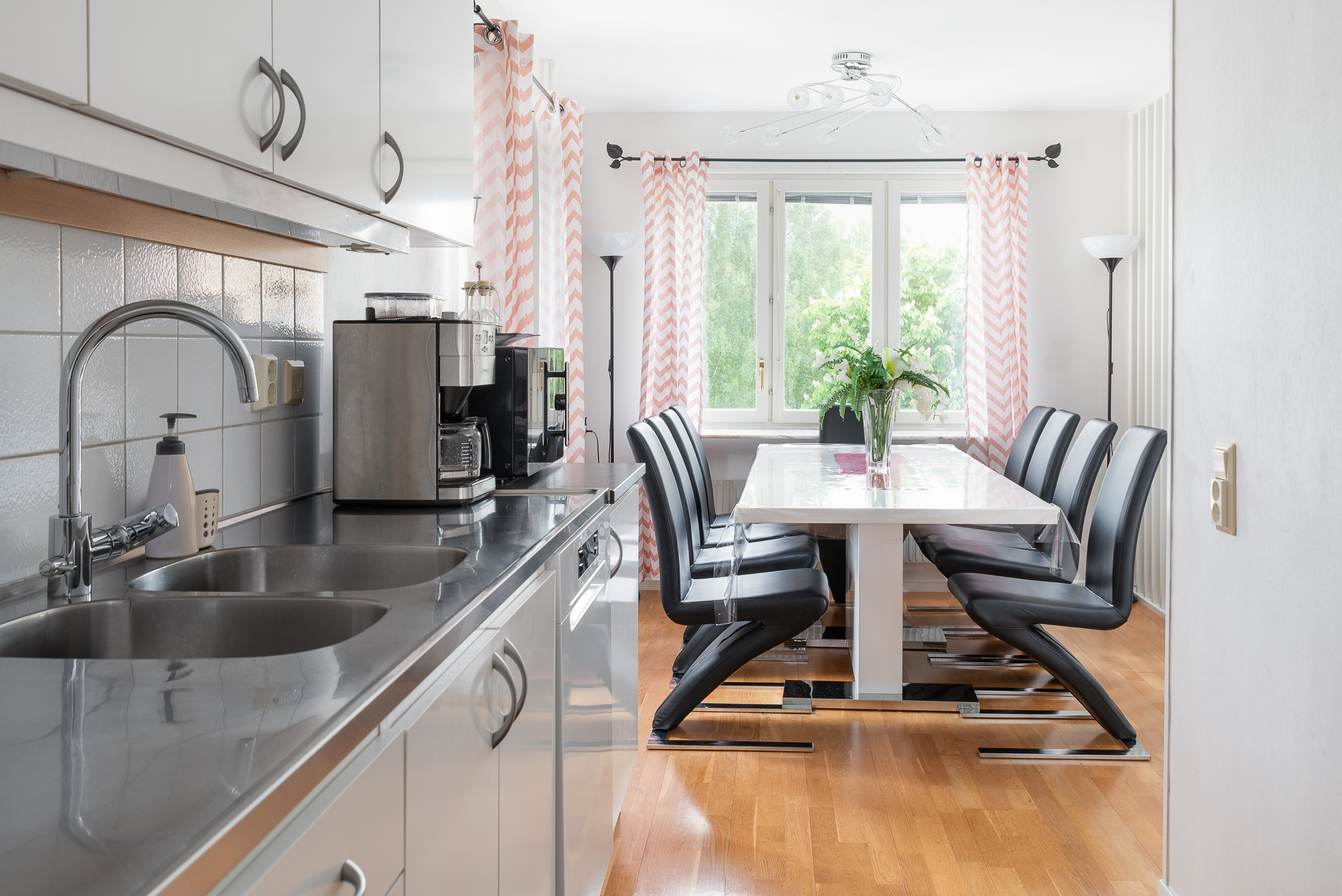 Bostadsbild från Skogsduvevägen 5, Till salu i Råby, Västerås