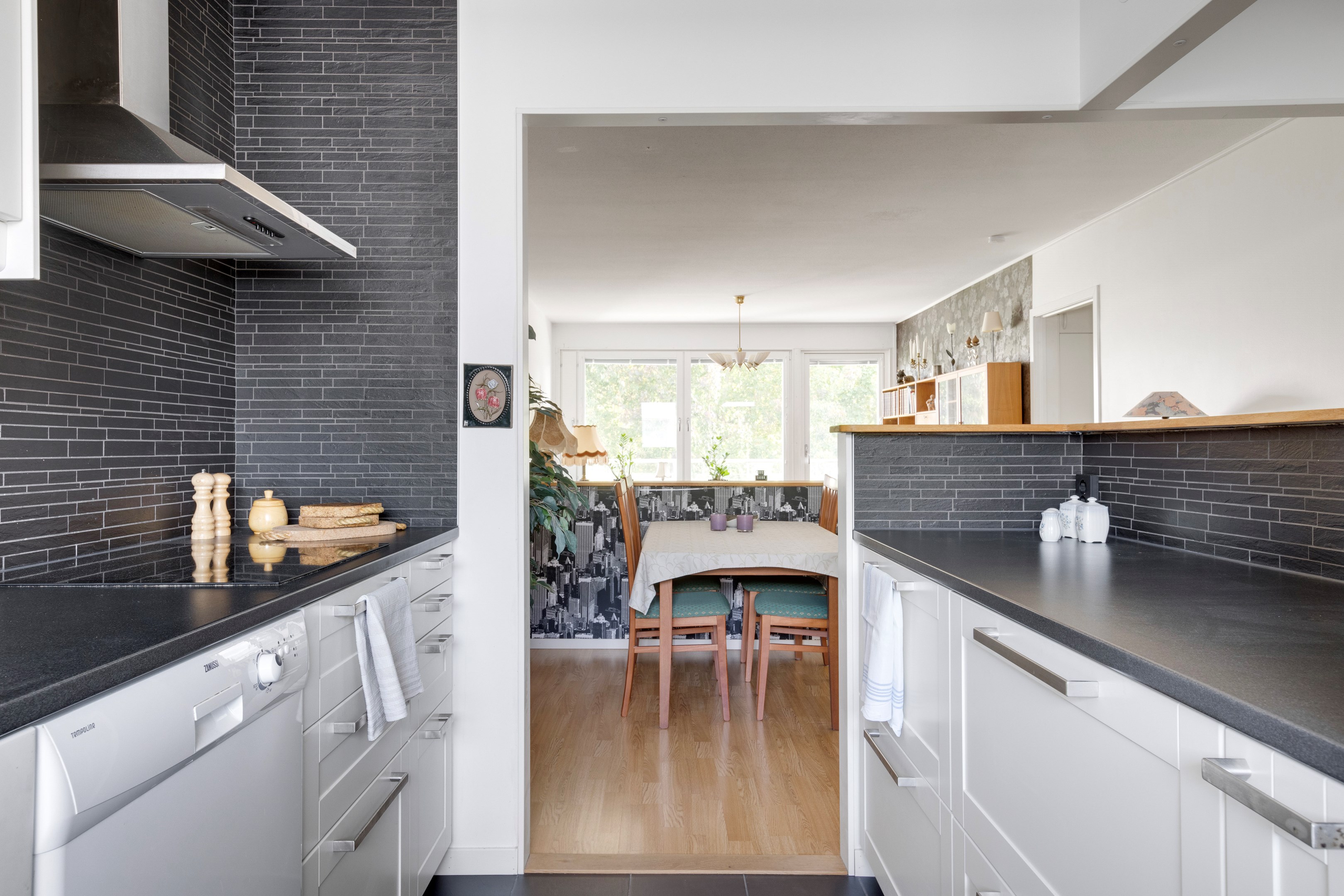 Bostadsbild från Gräslöksgatan 26, Såld i Årsta, Uppsala