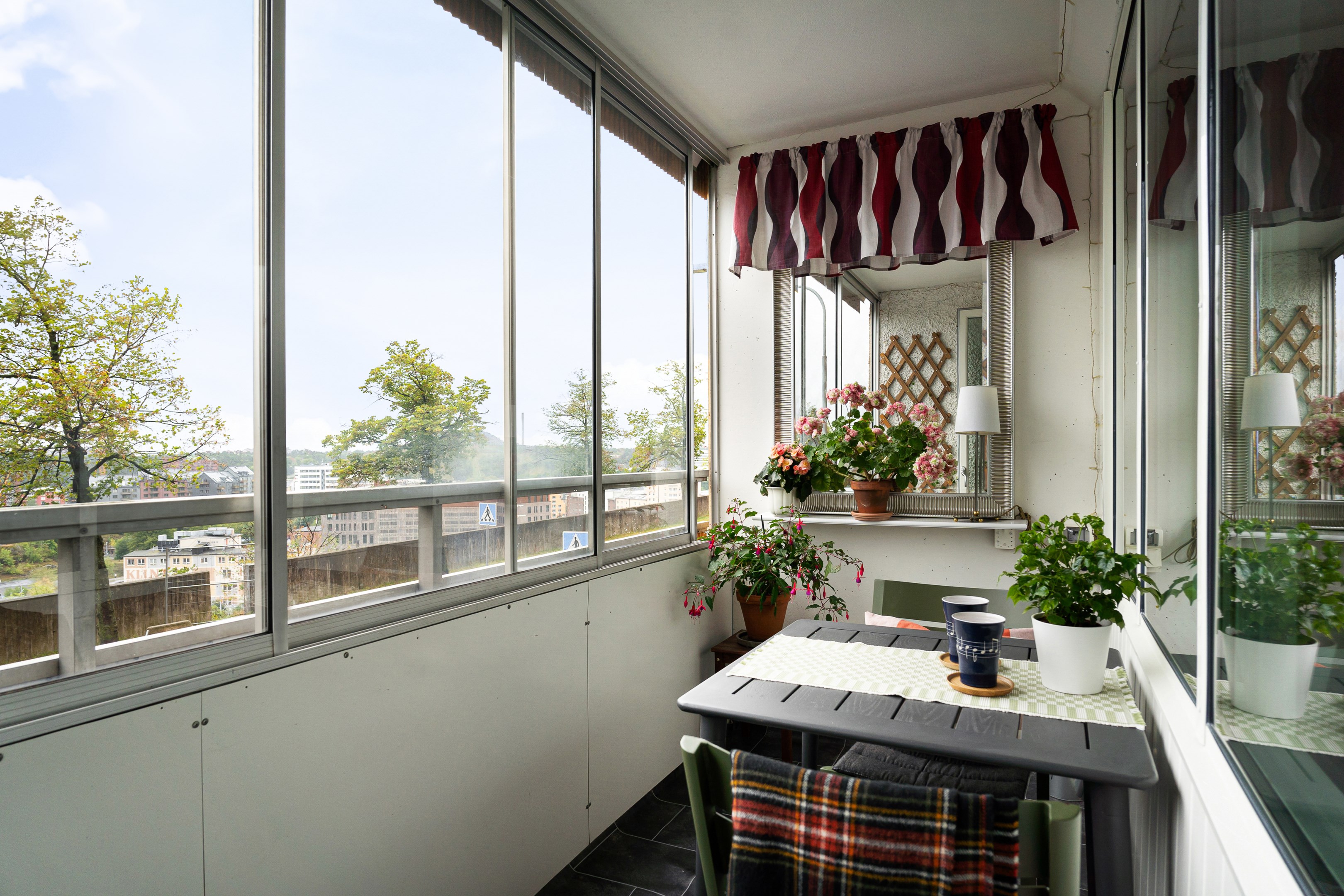 Bostadsbild från Henriksdalsringen 93, Såld i Henriksdalsberget, Nacka