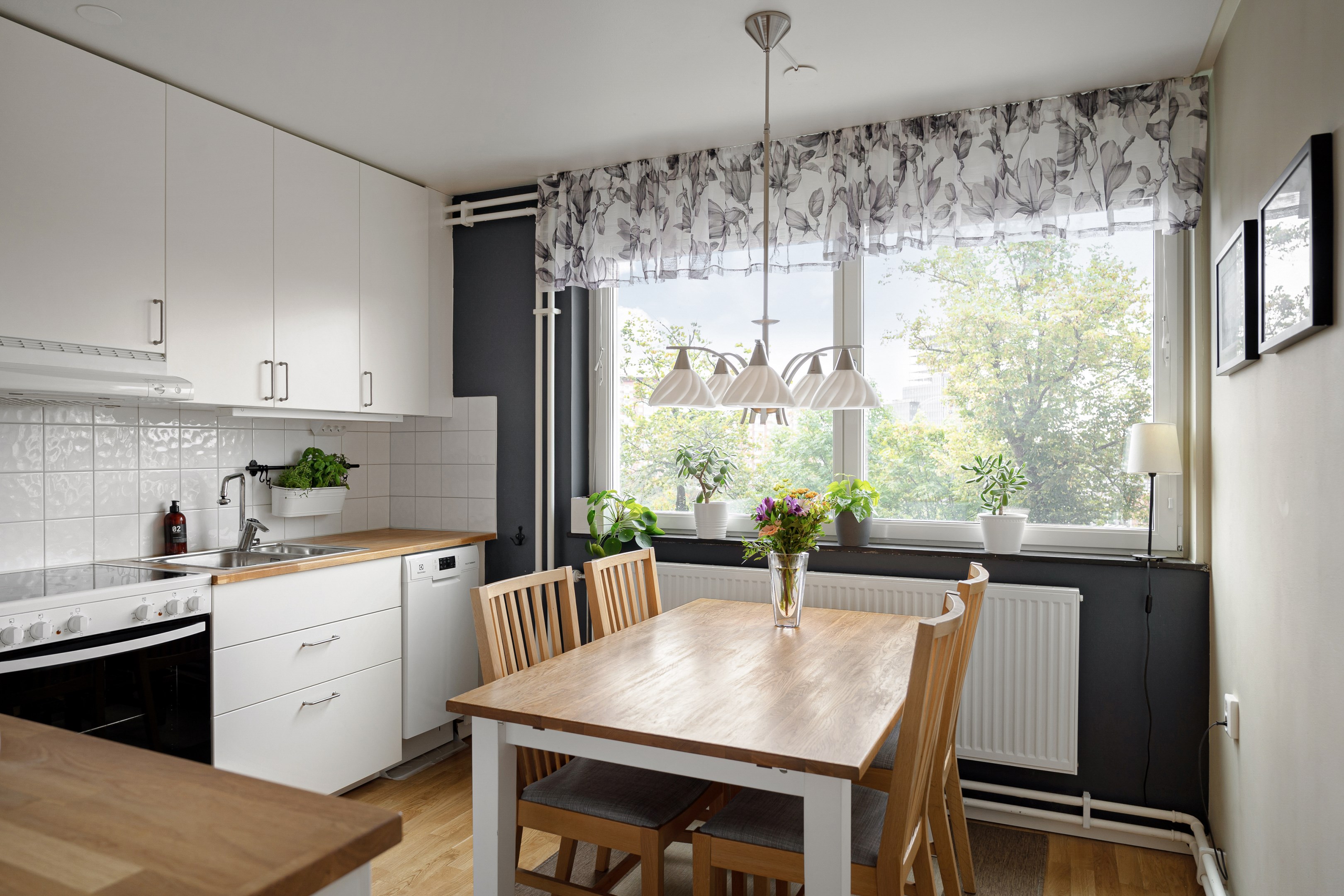 Bostadsbild från Henriksdalsringen 93, Såld i Henriksdalsberget, Nacka