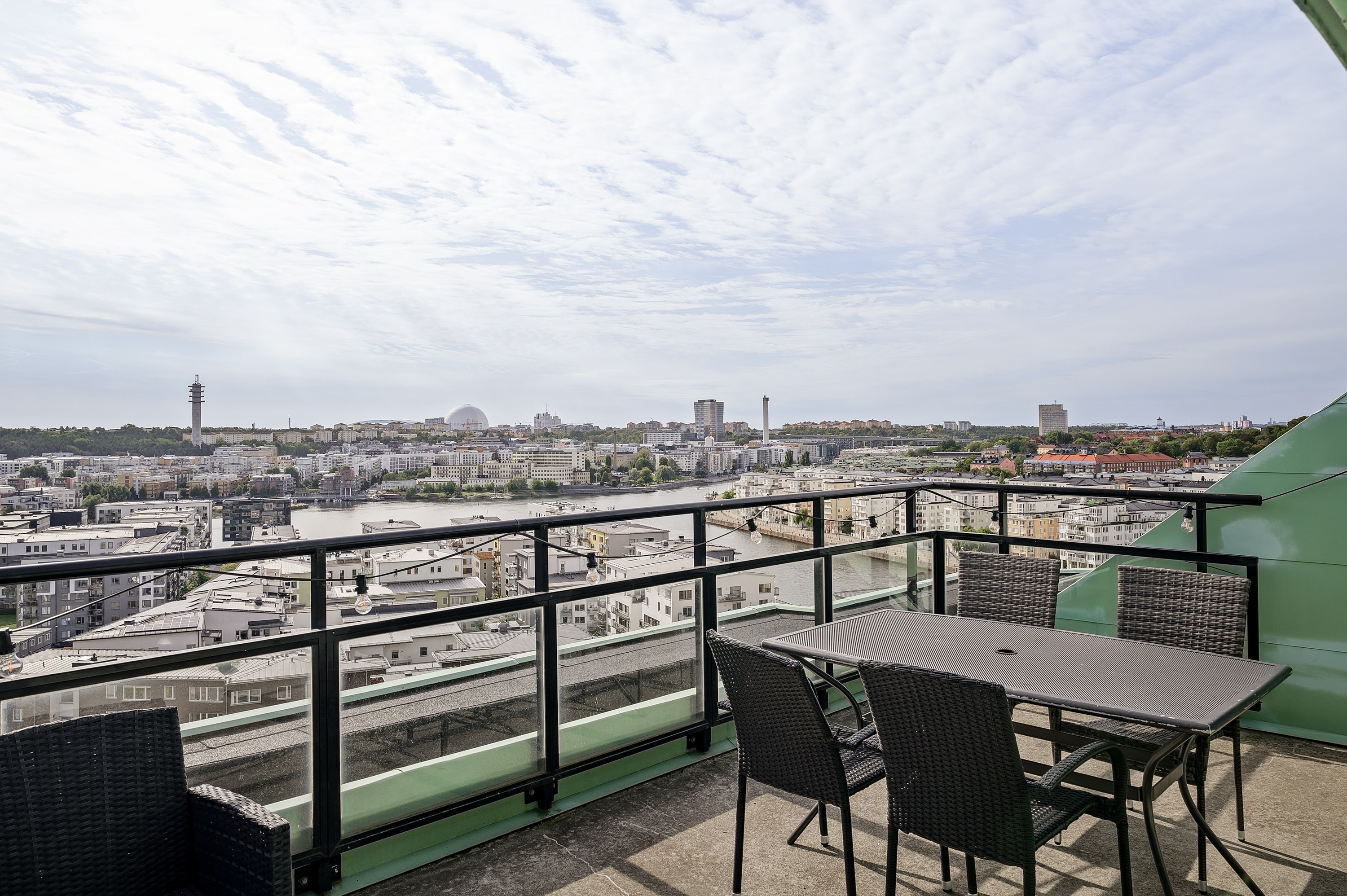 Här finns sittgrupper och tillgång till gasolgrill.