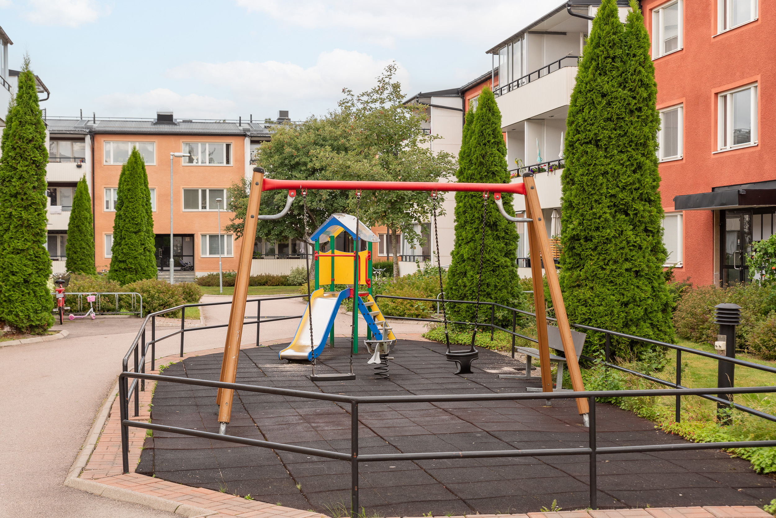 Bostadsbild från Kungsfågelgatan 25, Såld i Råby, Västerås