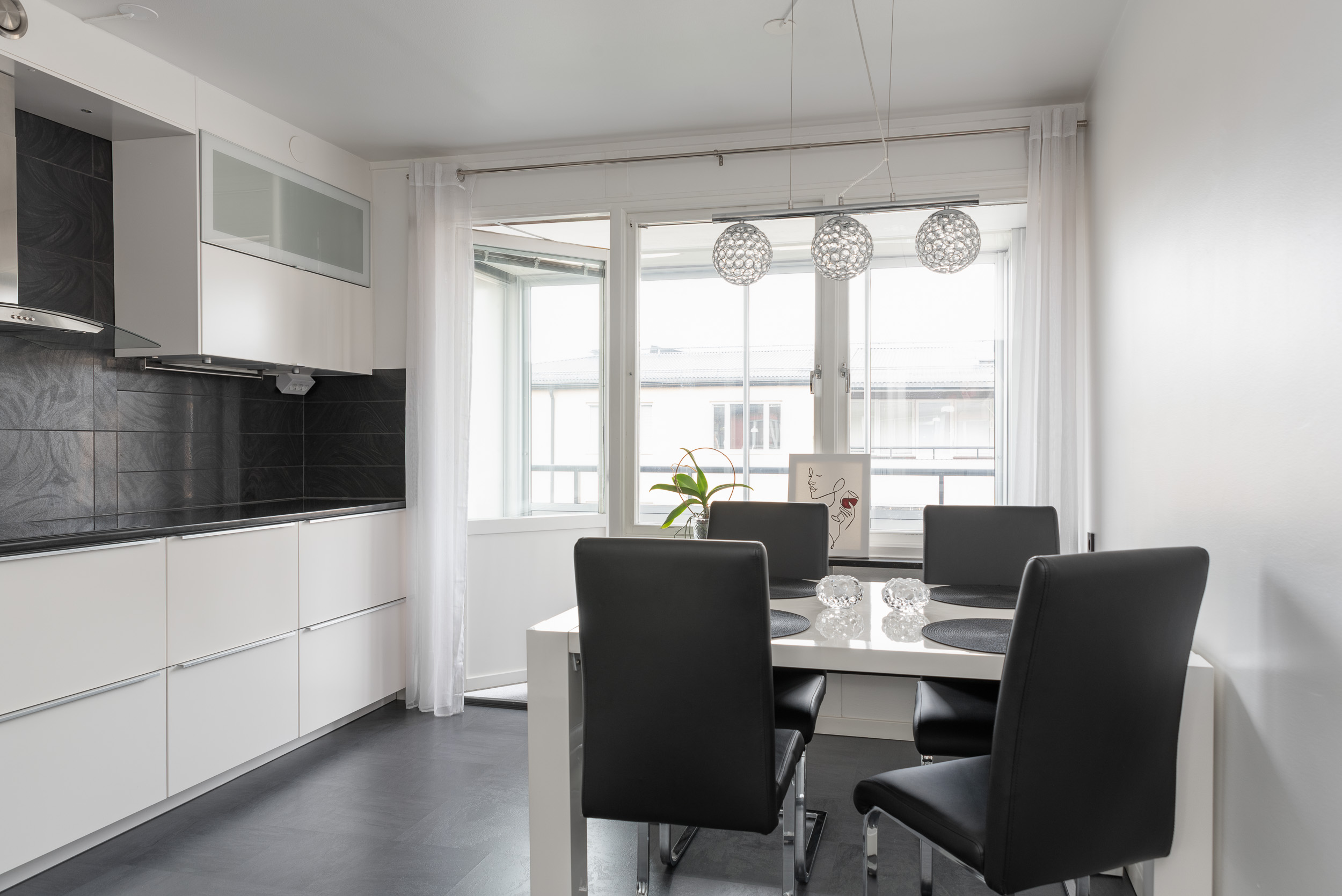 Bostadsbild från Kungsfågelgatan 25, Såld i Råby, Västerås