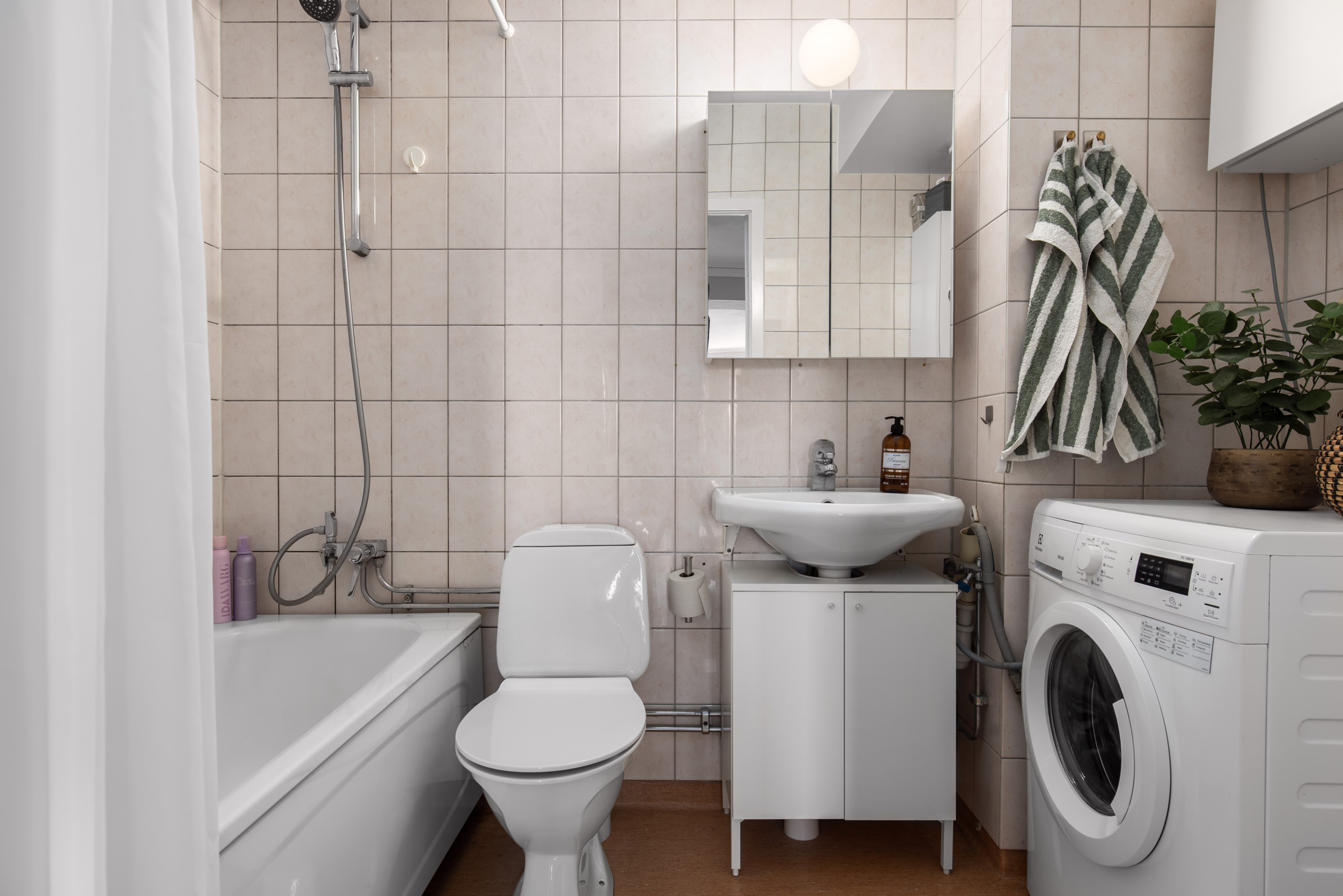 Bostadsbild från Ormingeringen 33, Såld i Västra Orminge, Nacka