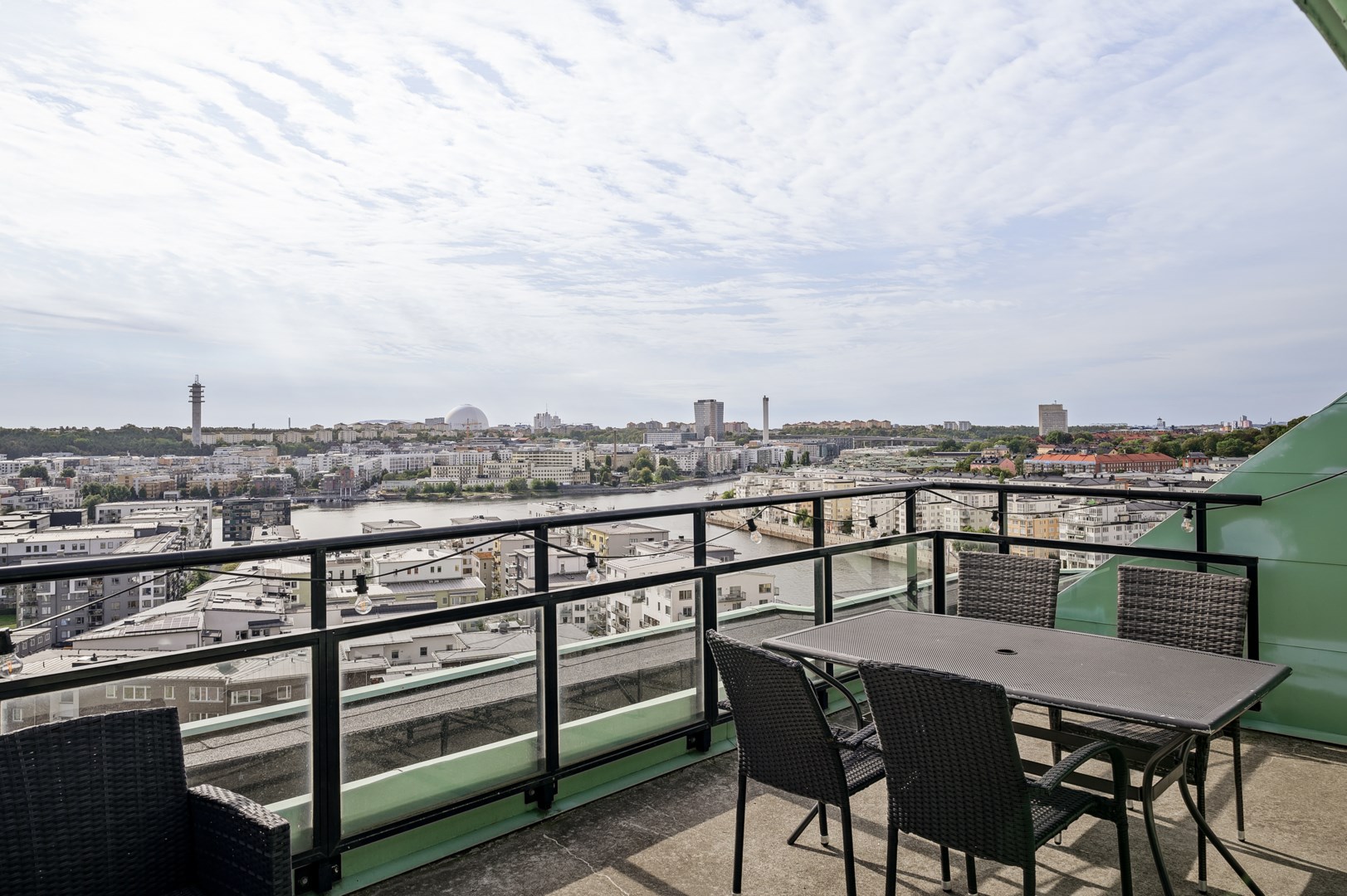 Här finns sittgrupper och tillgång till gasolgrill.