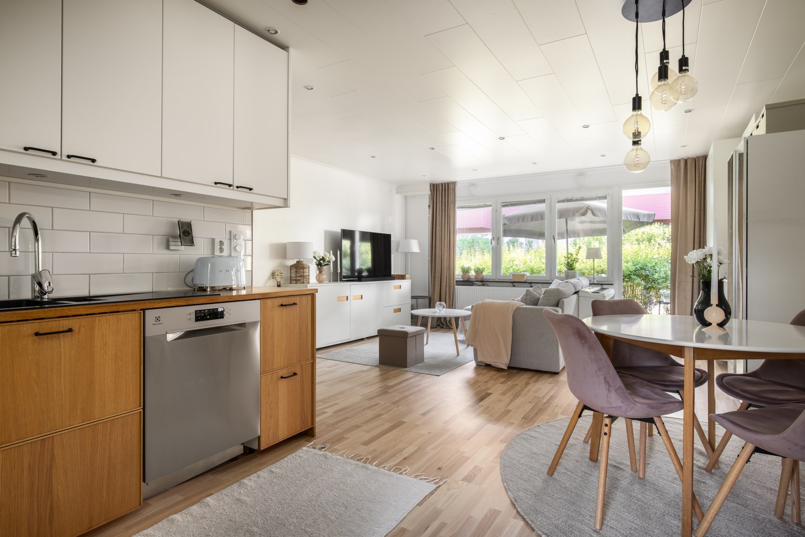 Bostadsbild från Ljuskärrsvägen 70, Såld i Ljuskärrsberget - Saltsjöbaden, Nacka