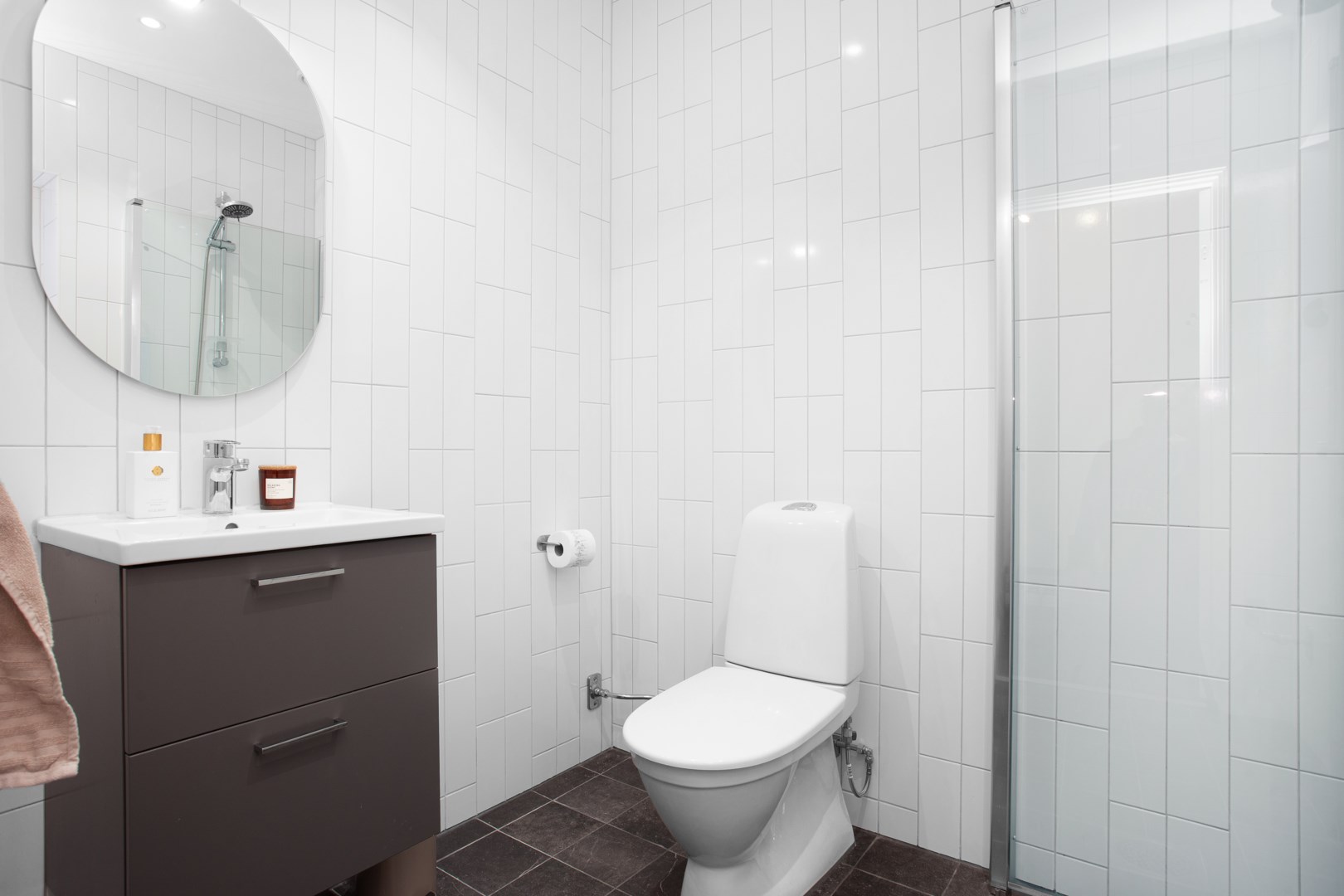 Bostadsbild från Molnstigen 39D, Kommande i Väsjön, Sollentuna