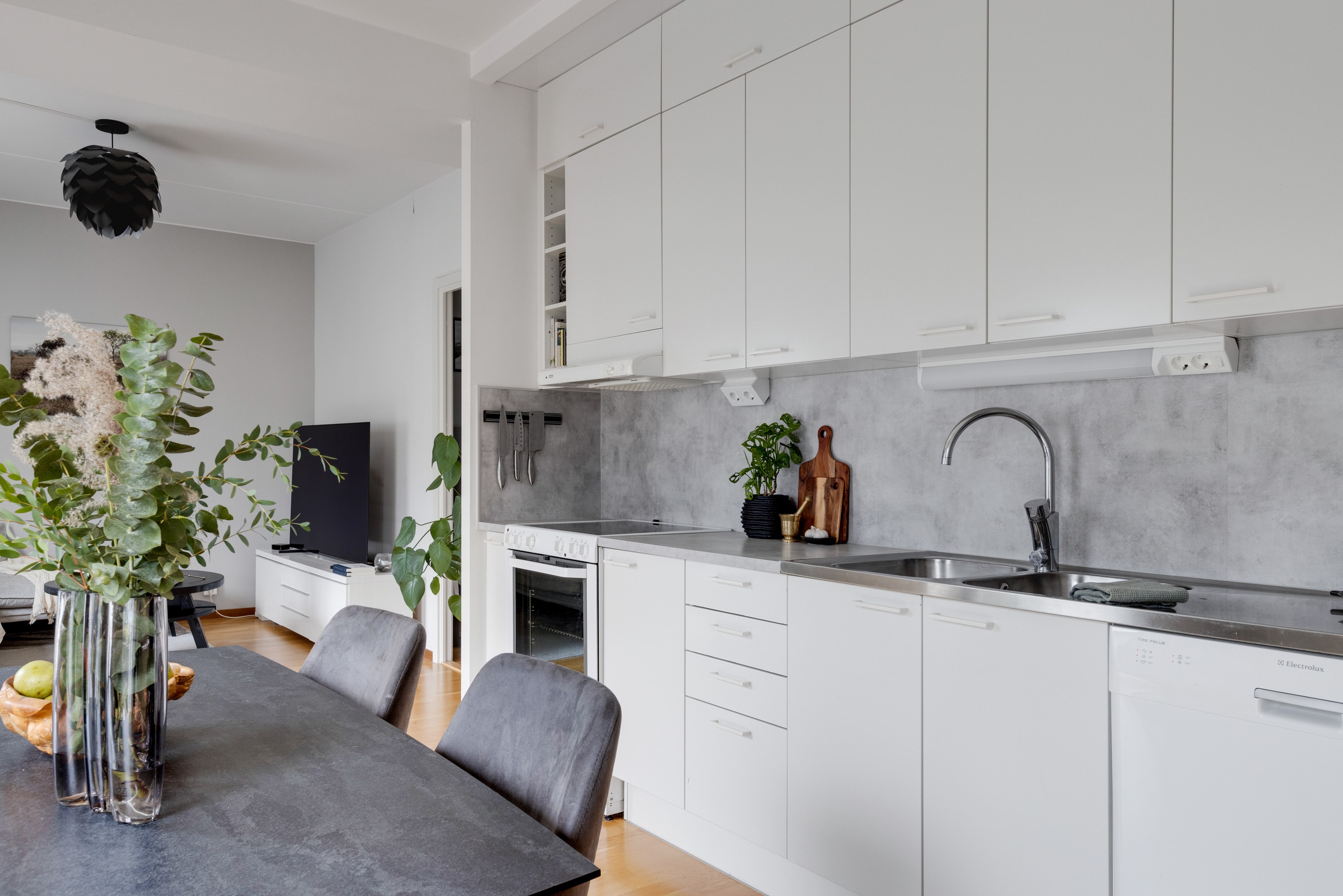 Bostadsbild från Milstensvägen 98, Såld i Herrhagen, Uppsala