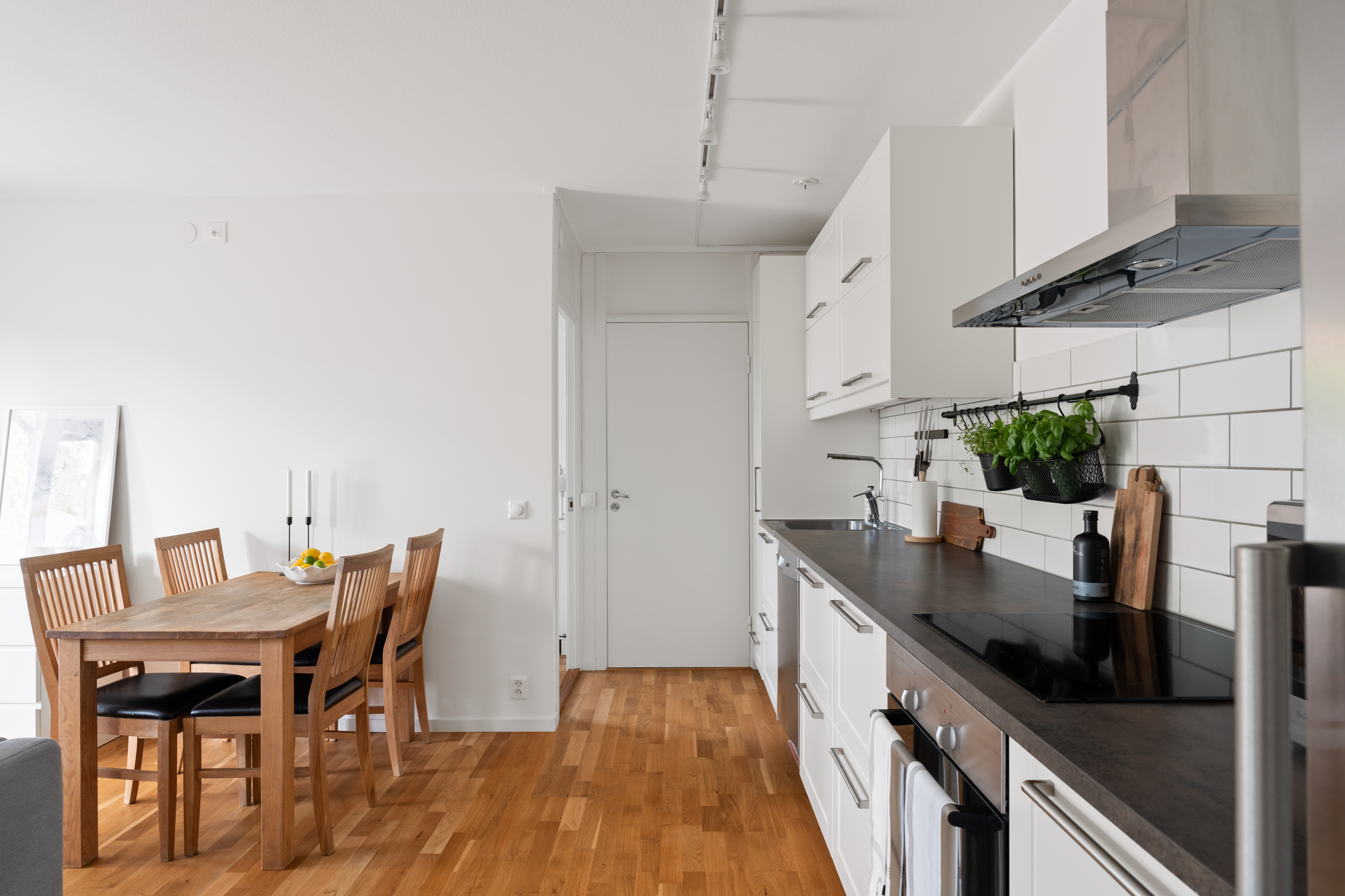 Bostadsbild från Ljuskärrsvägen 77, Såld i Saltsjöbaden - Ljuskärrsberget, Nacka