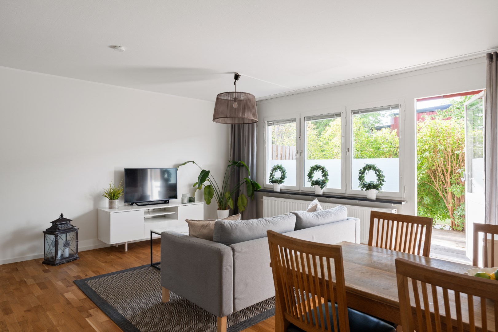 Bostadsbild från Ljuskärrsvägen 77, Såld i Saltsjöbaden - Ljuskärrsberget, Nacka