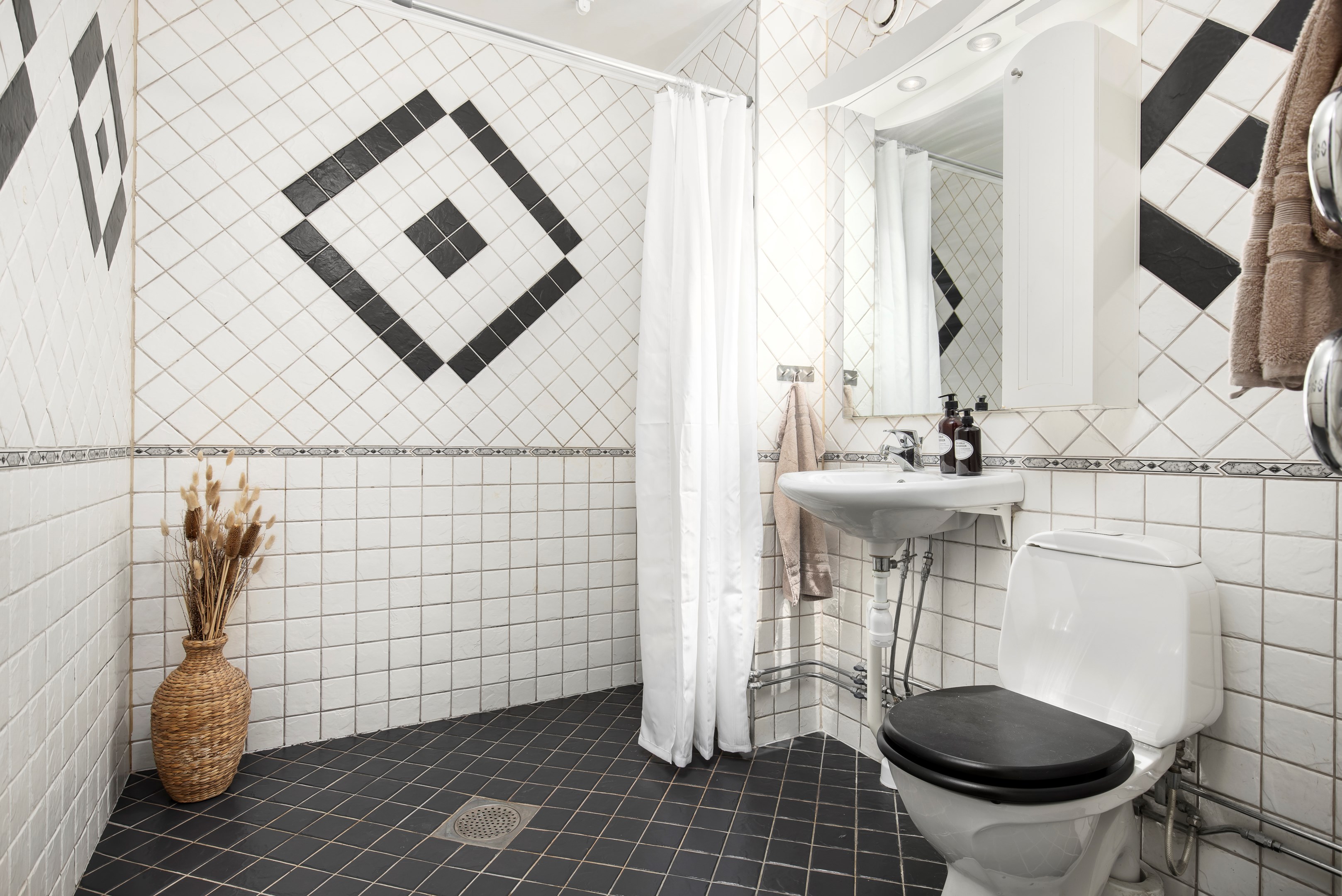 Bostadsbild från Kantatvägen 25, Såld i Nacka Forum, Nacka