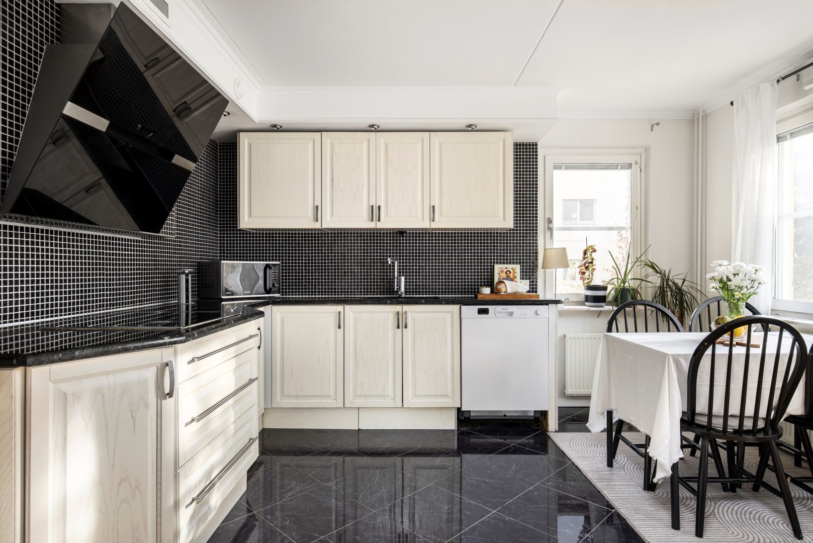 Bostadsbild från Kantatvägen 25, Såld i Nacka Forum, Nacka