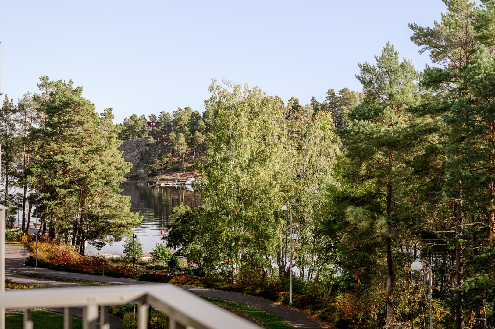 Rymlig balkong med morgon- & förmiddagssol.