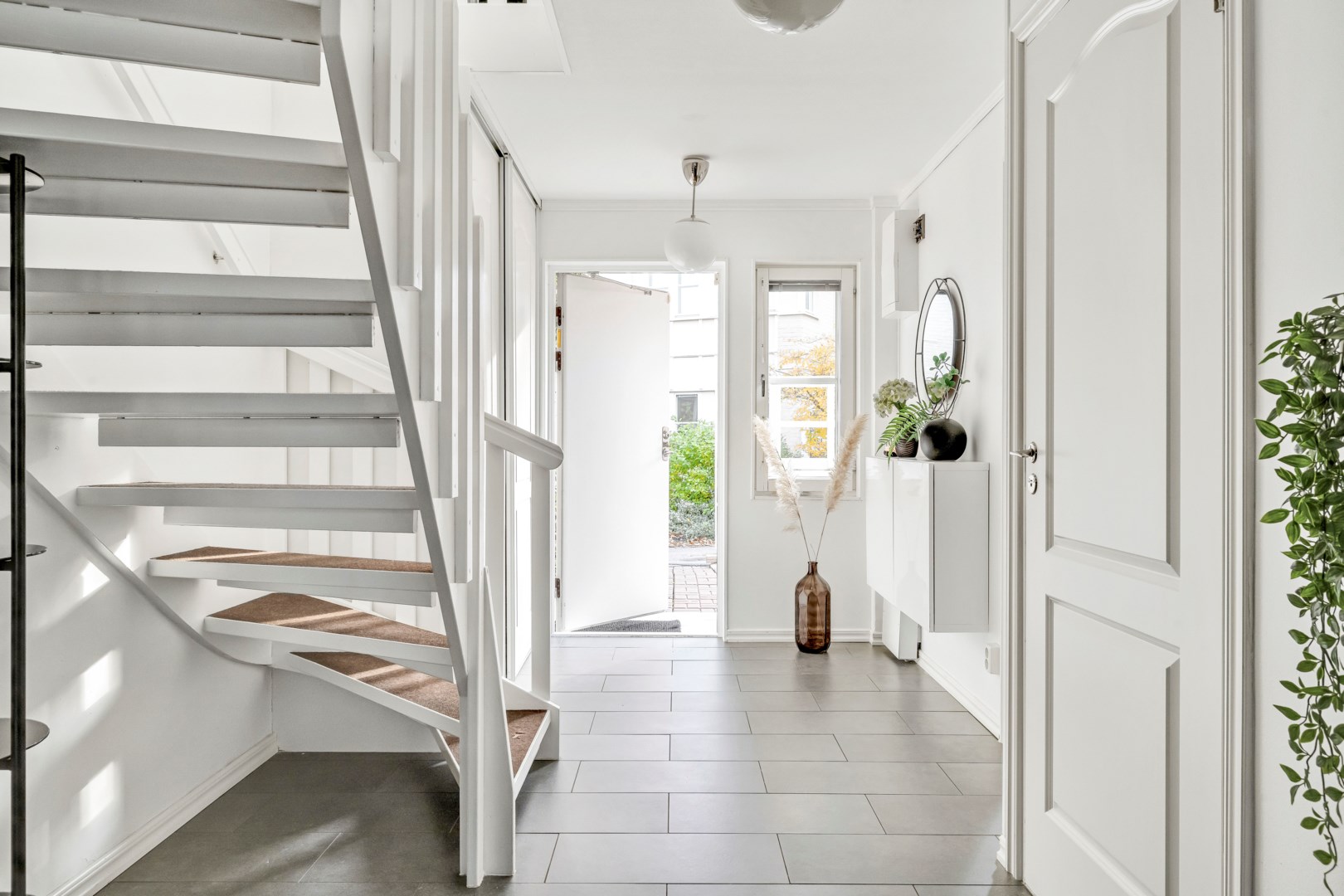 Bostadsbild från Dalaresan 34, Såld i Sävja, Uppsala