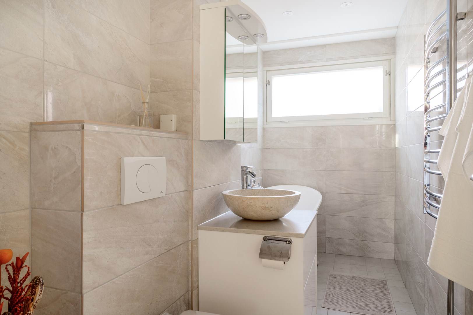 Bostadsbild från Ljuskärrsvägen 76, Såld i Ljuskärrsberget - Saltsjöbaden, Nacka