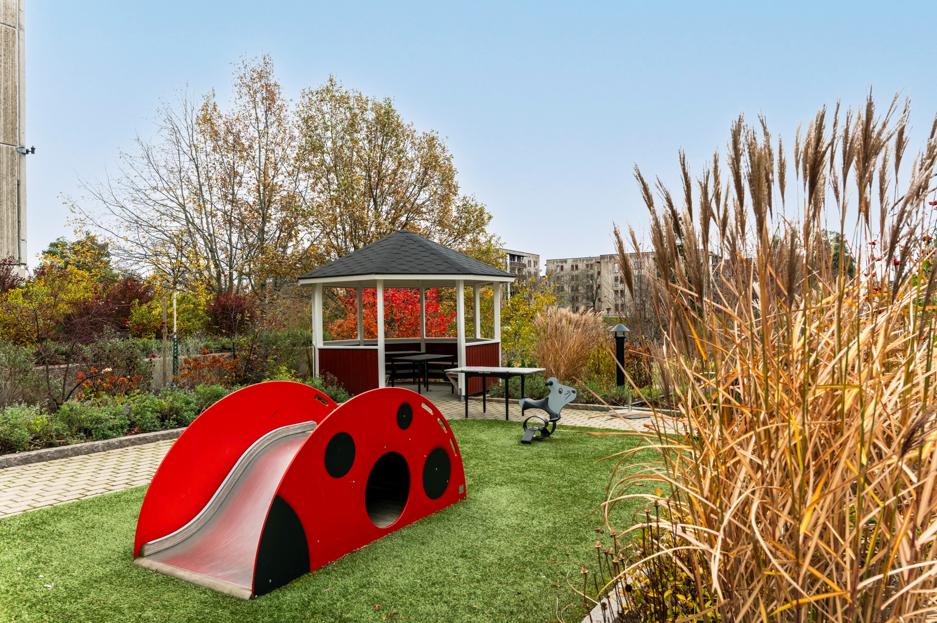 Bostadsbild från Skarpövägen 33, Till salu i Västra Orminge, Nacka