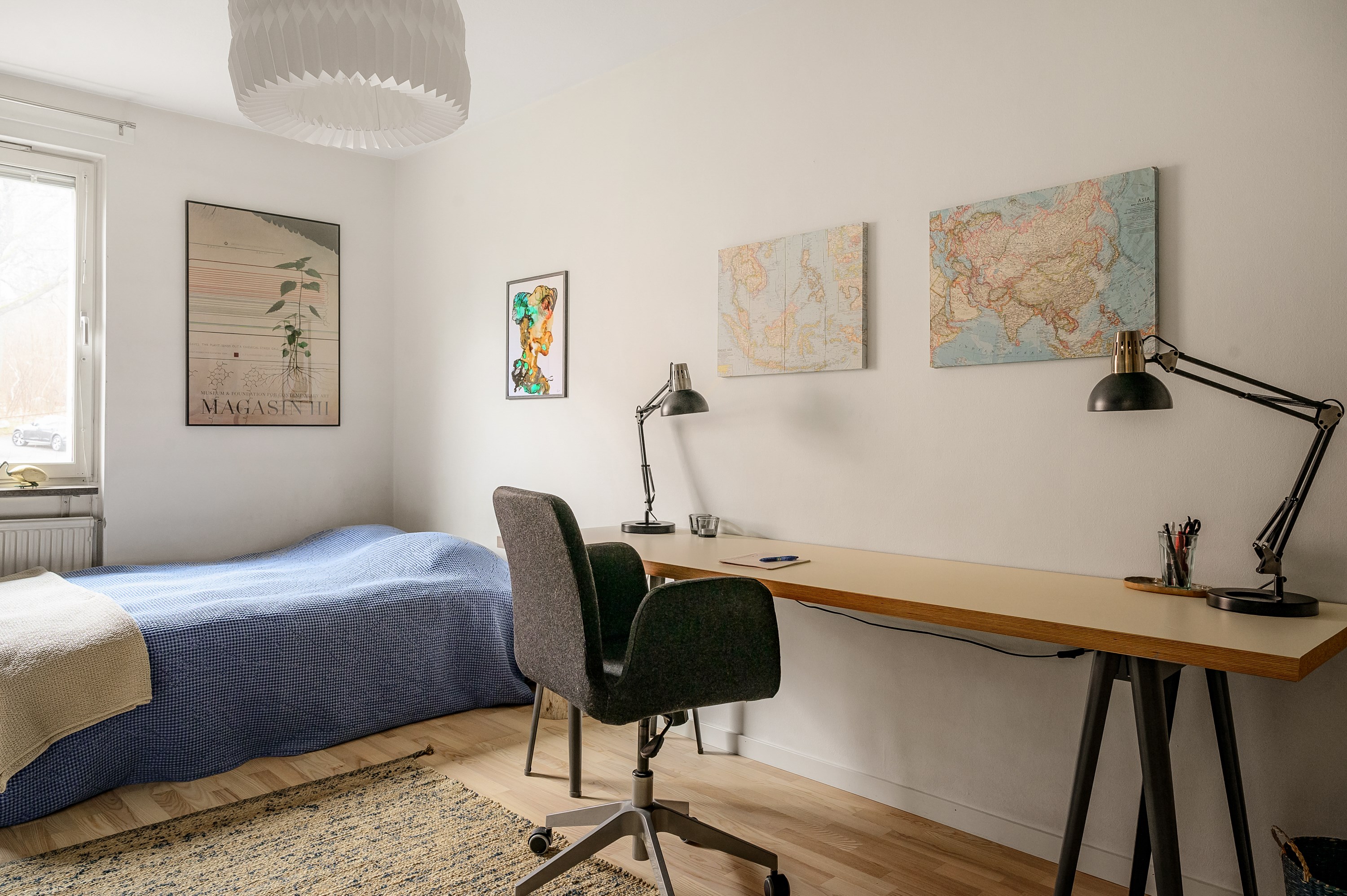 Barn-/ arbetsrum med generös golvyta.