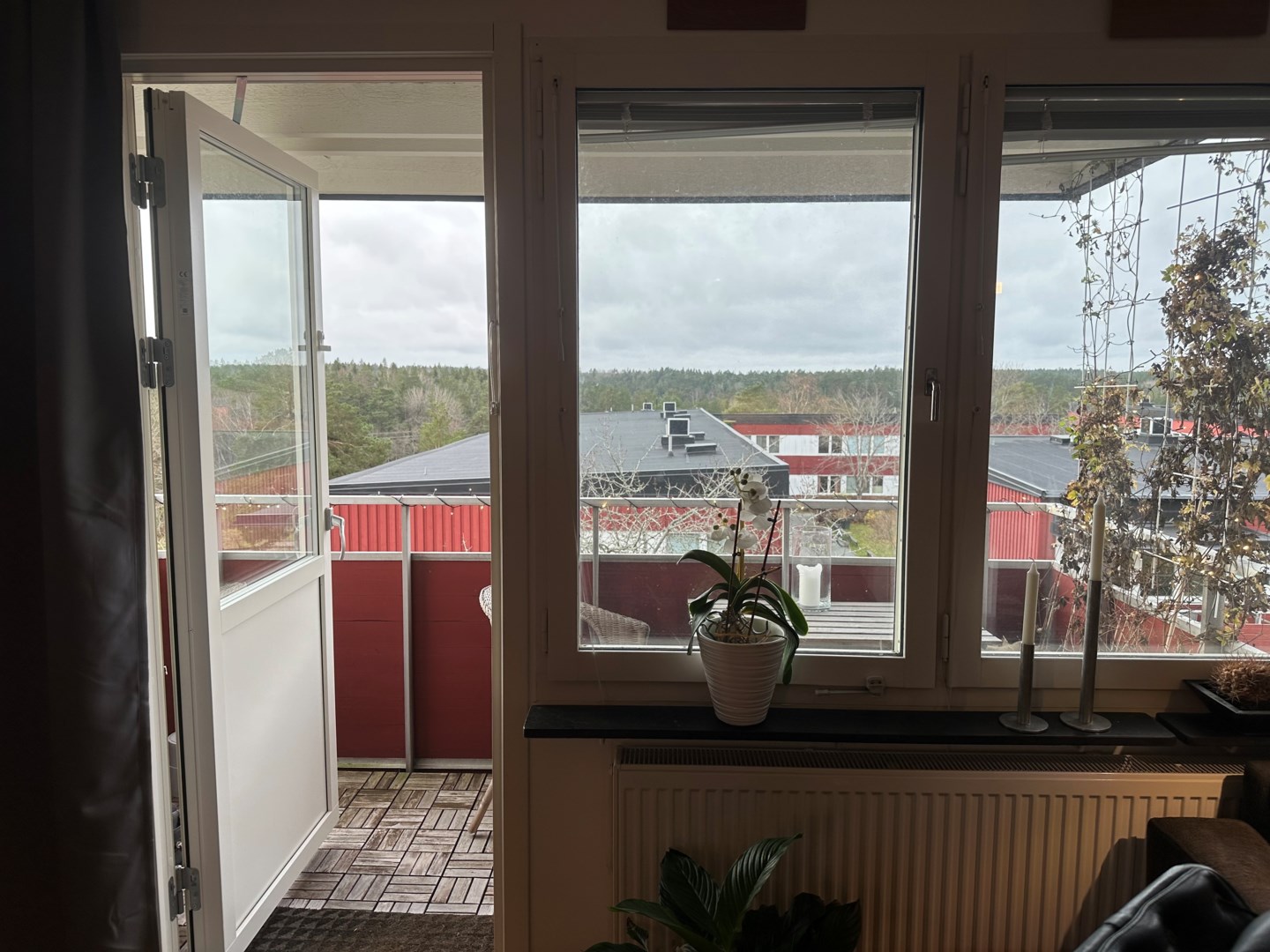 Bostadsbild från Ljuskärrsvägen 44, Kommande i Ljuskärrsberget - Saltsjöbaden, Nacka