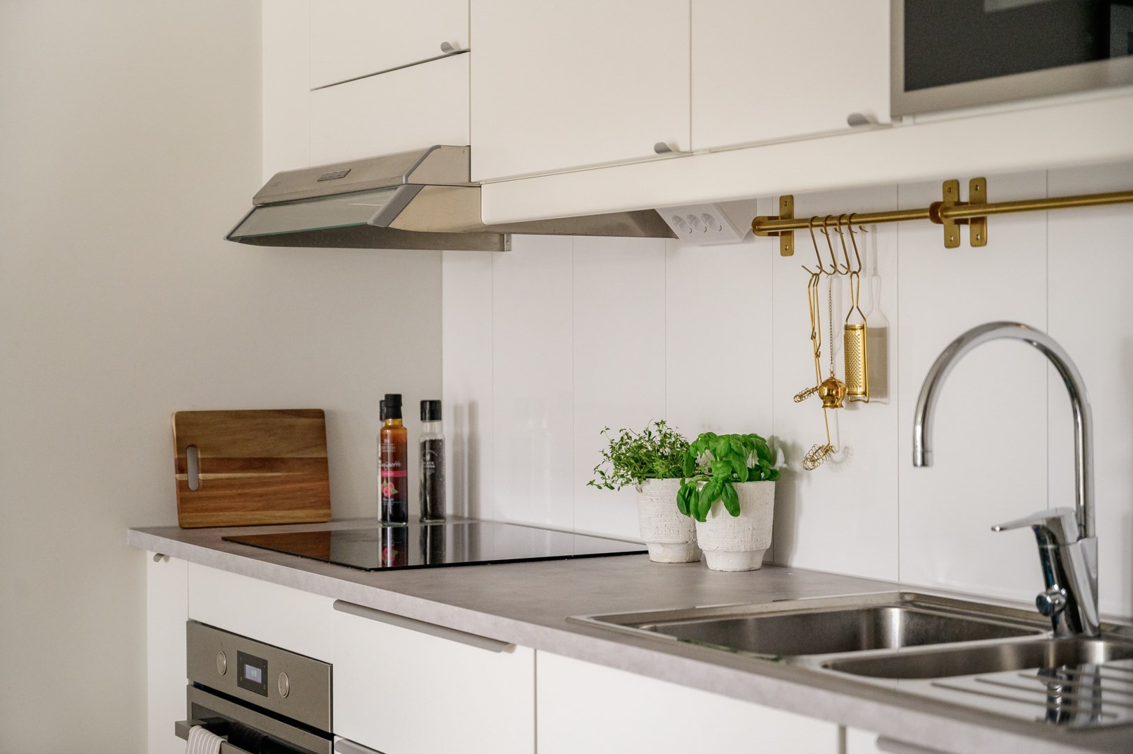 Här finns alla praktikaliteter inklusive inbyggnads mikro och diskmaskin.