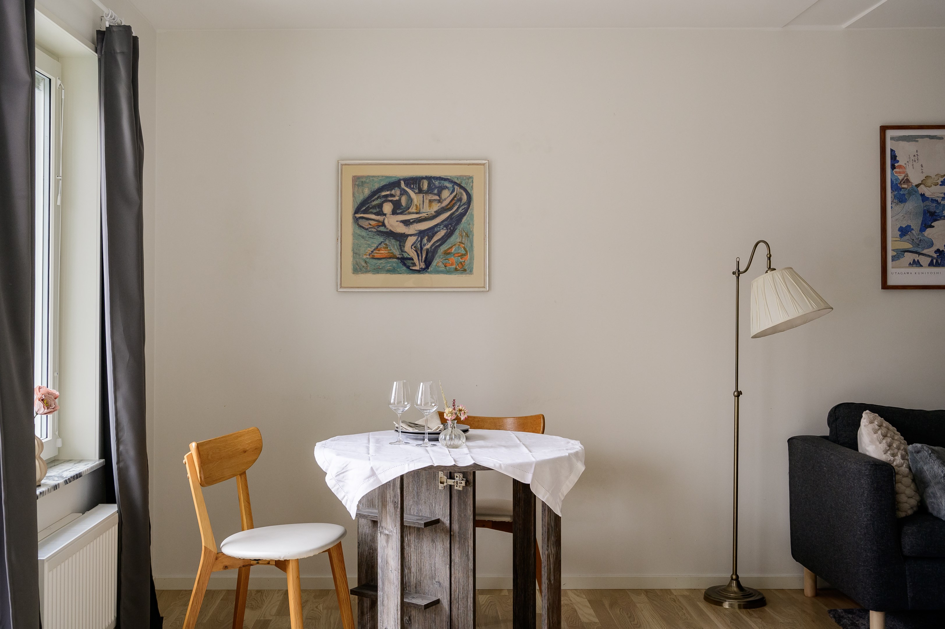 Matplats med rikt ljusinsläpp.