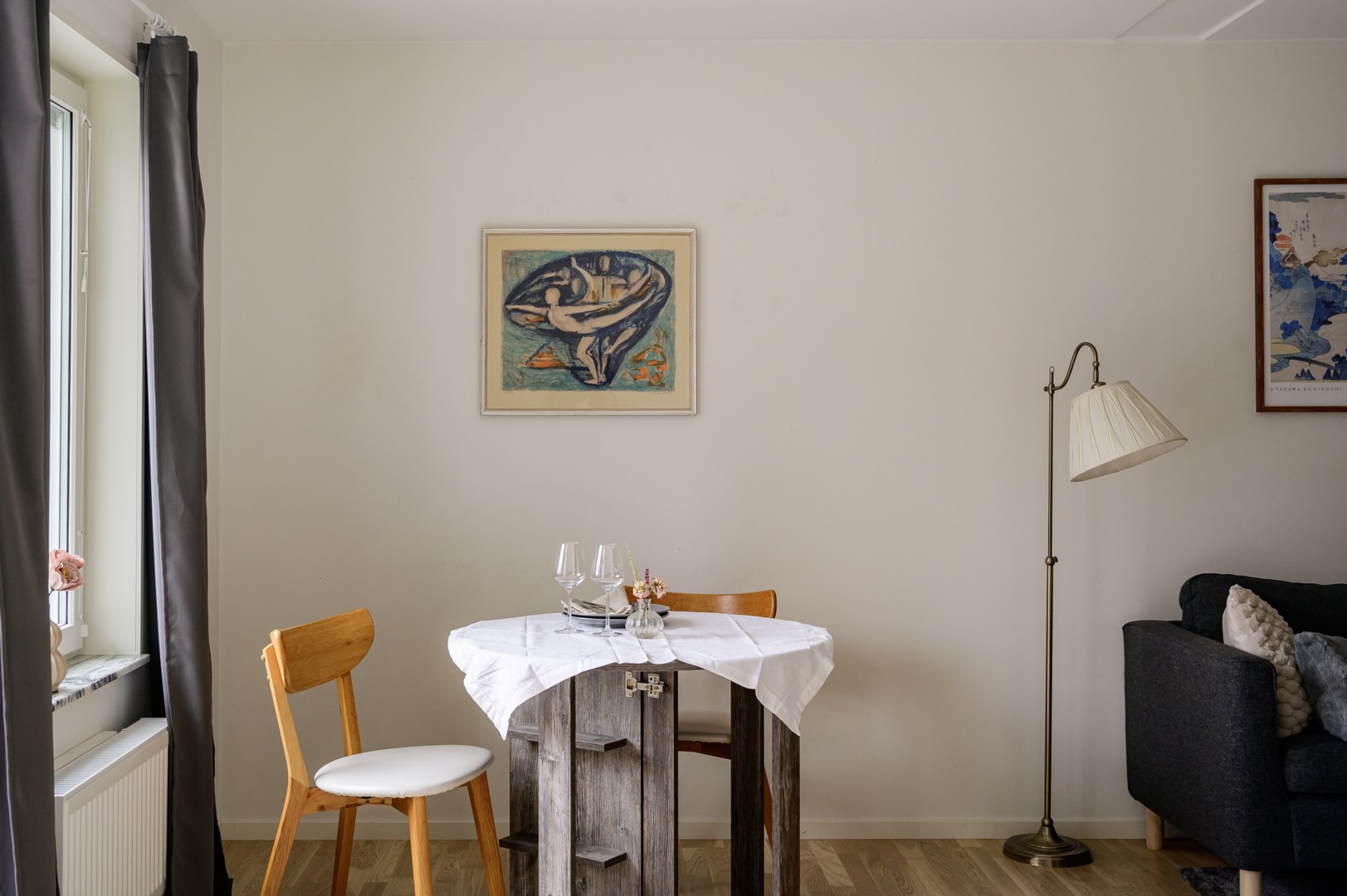 Matplats med rikt ljusinsläpp.