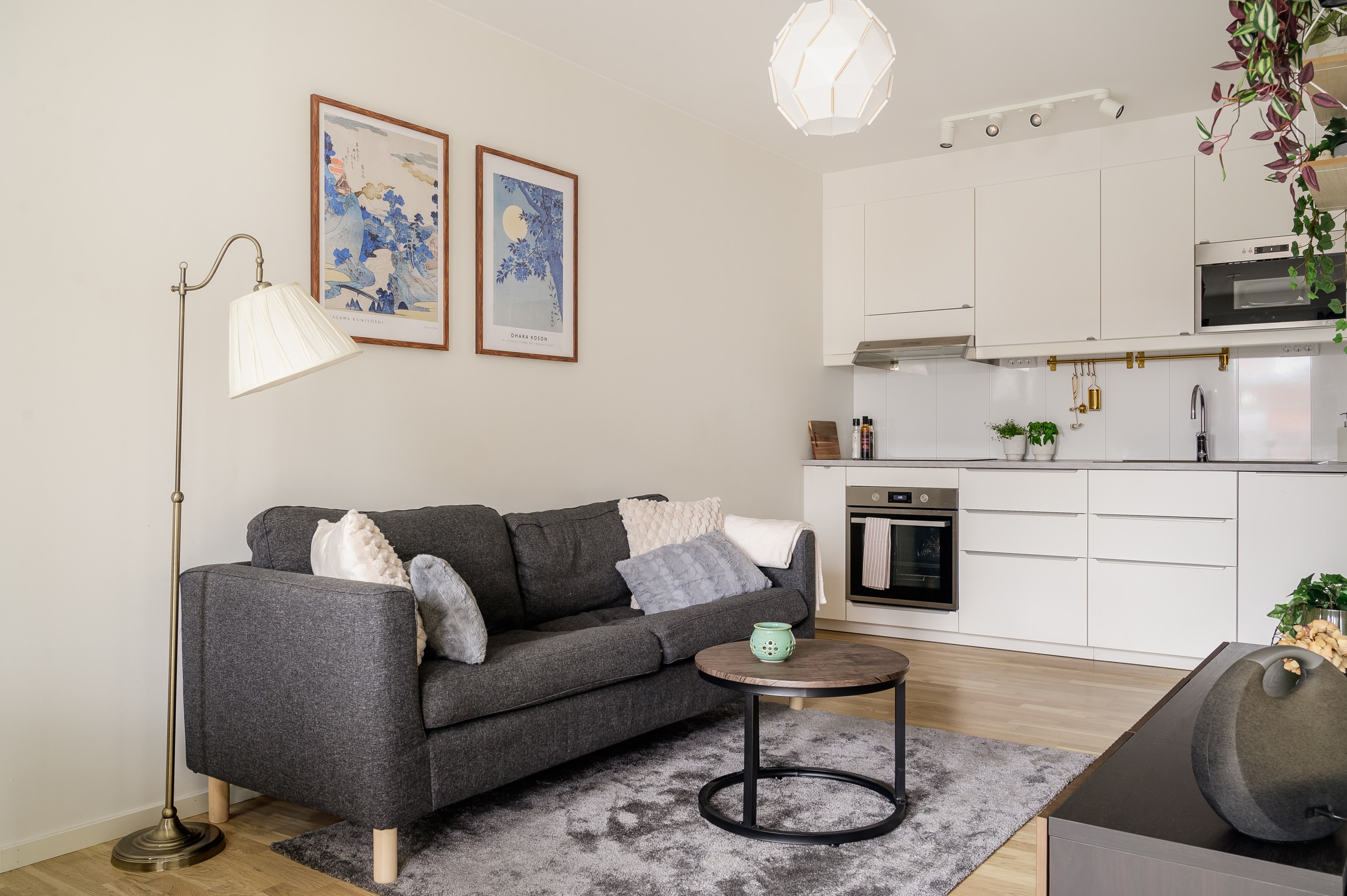 Varddagsrumsdel mellan kök och matplats.