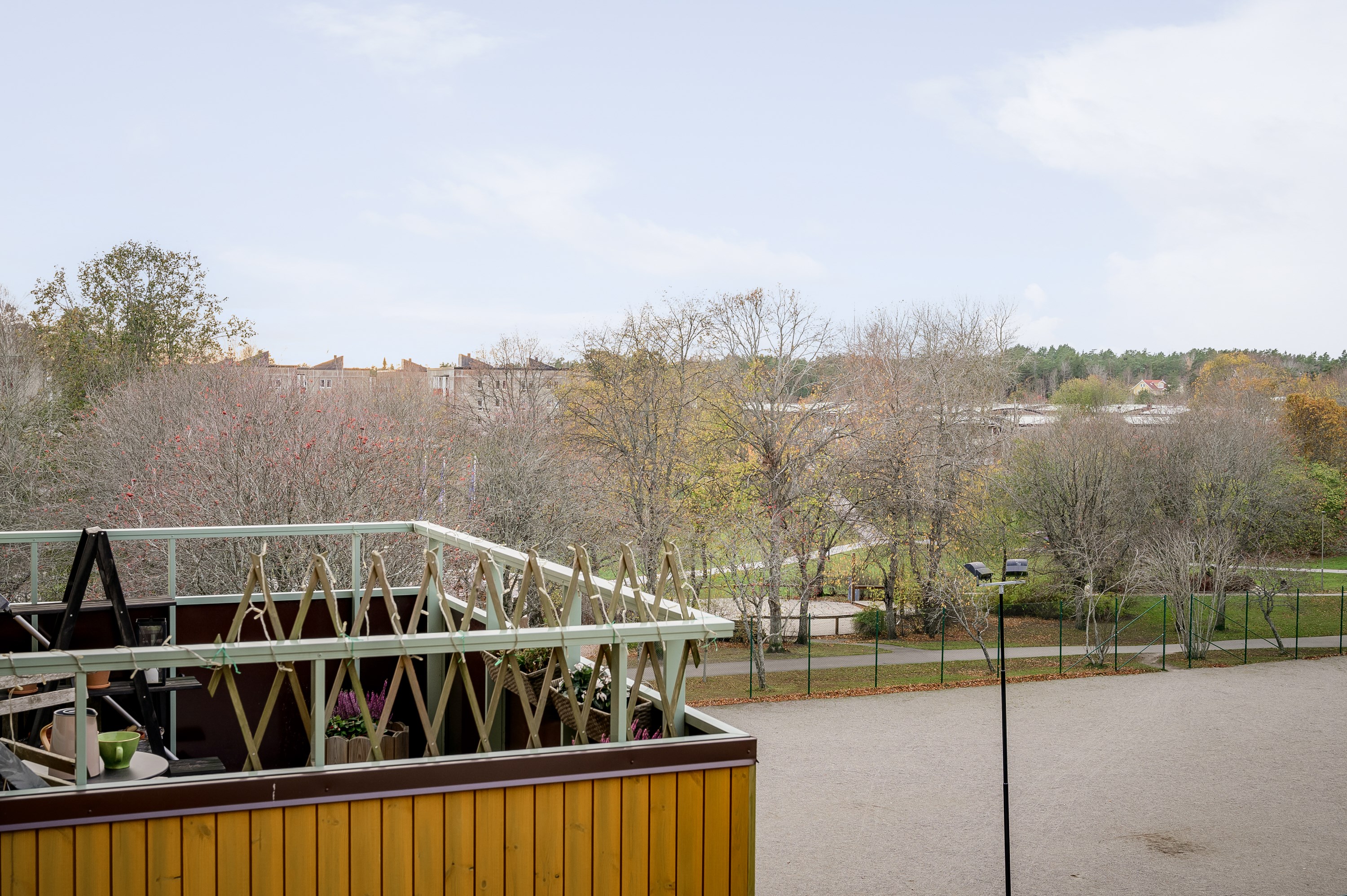 Balkong om hela 6 kvm med fritt sydvästläge.
