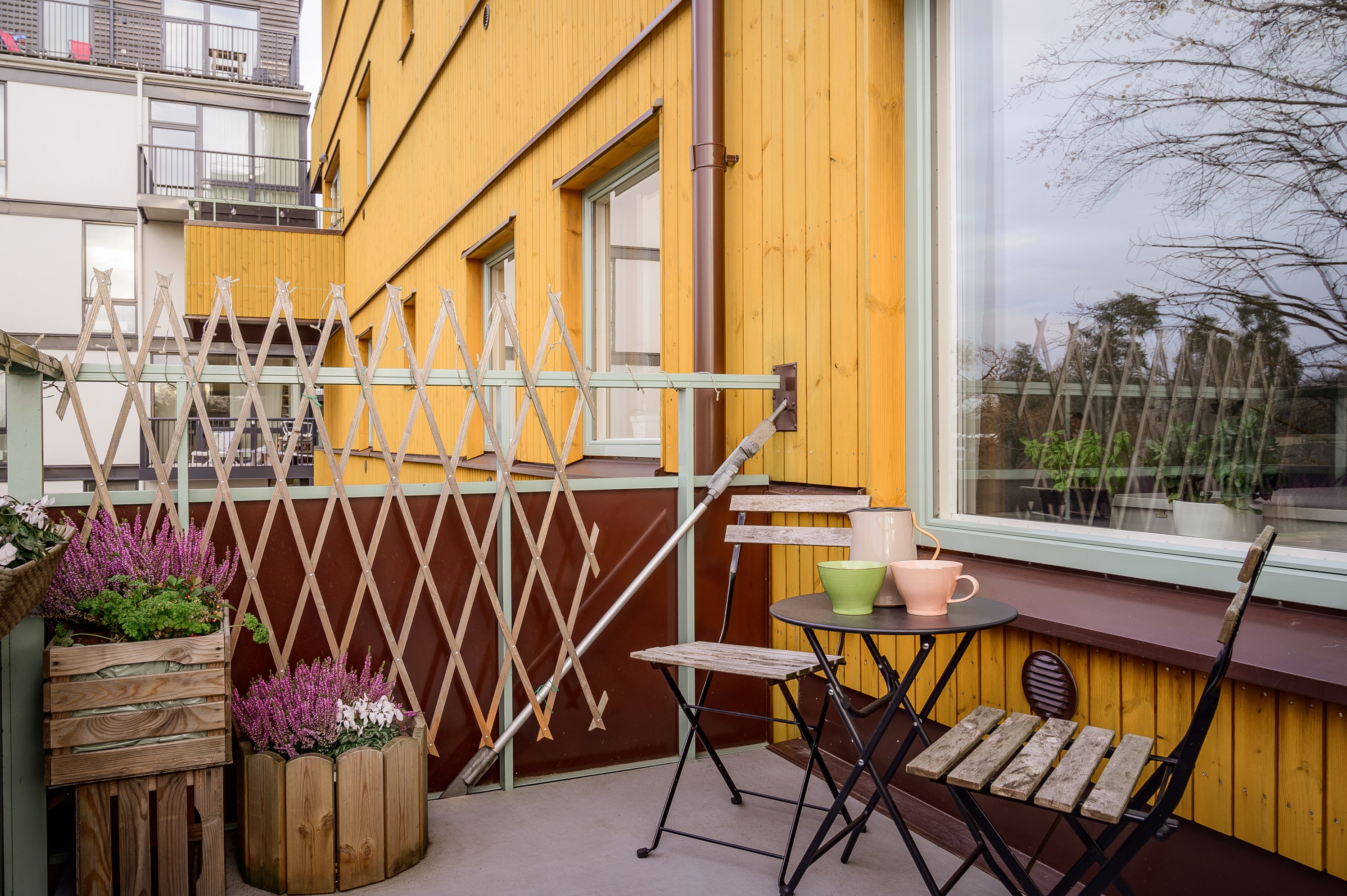 Hit når solen från lunch till sen eftermiddag/kväll.