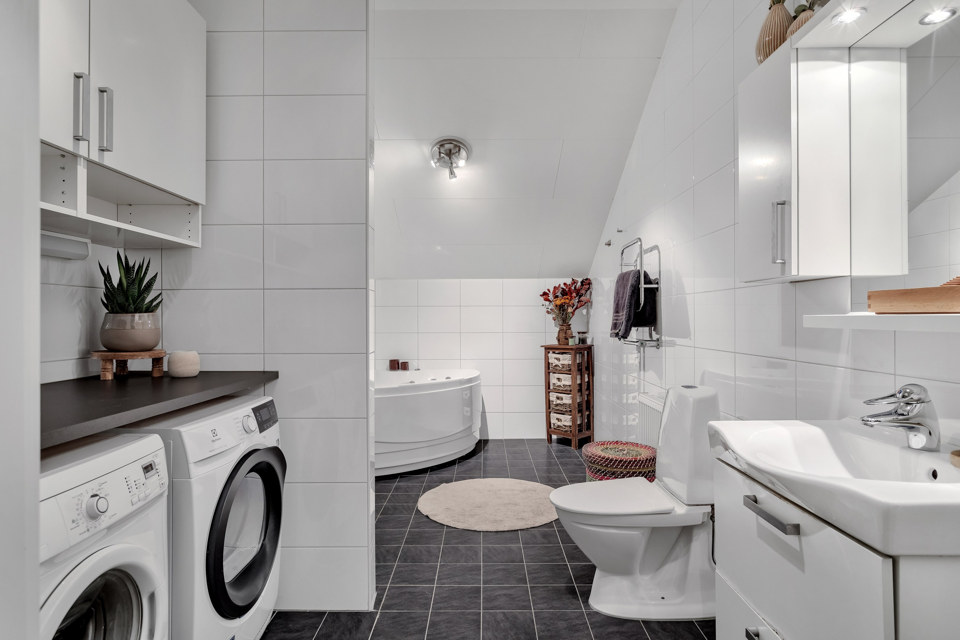 Bostadsbild från Råbyvägen 24, Till salu i Kapellgärdet, Uppsala