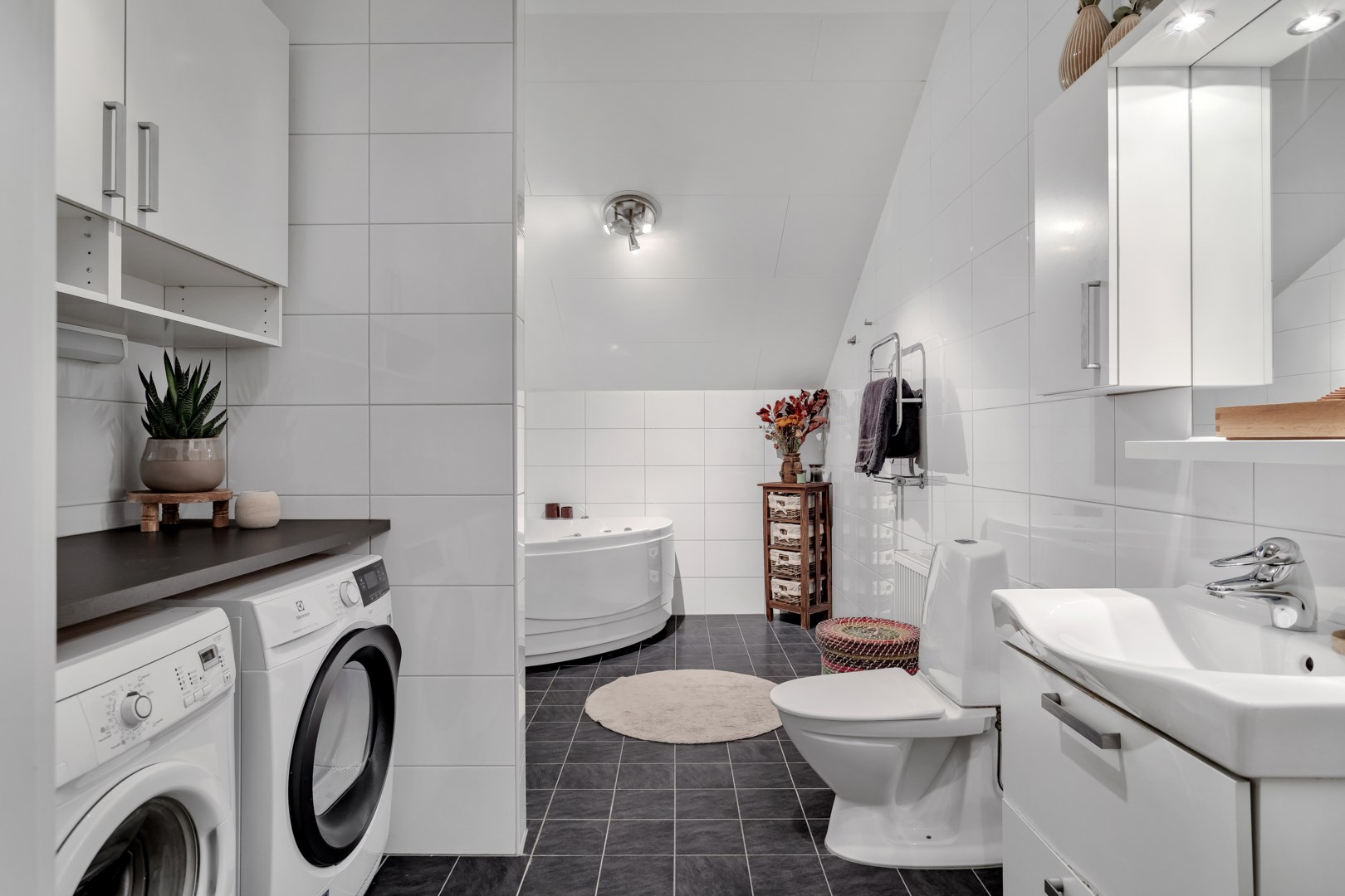 Bostadsbild från Råbyvägen 24, Till salu i Kapellgärdet, Uppsala