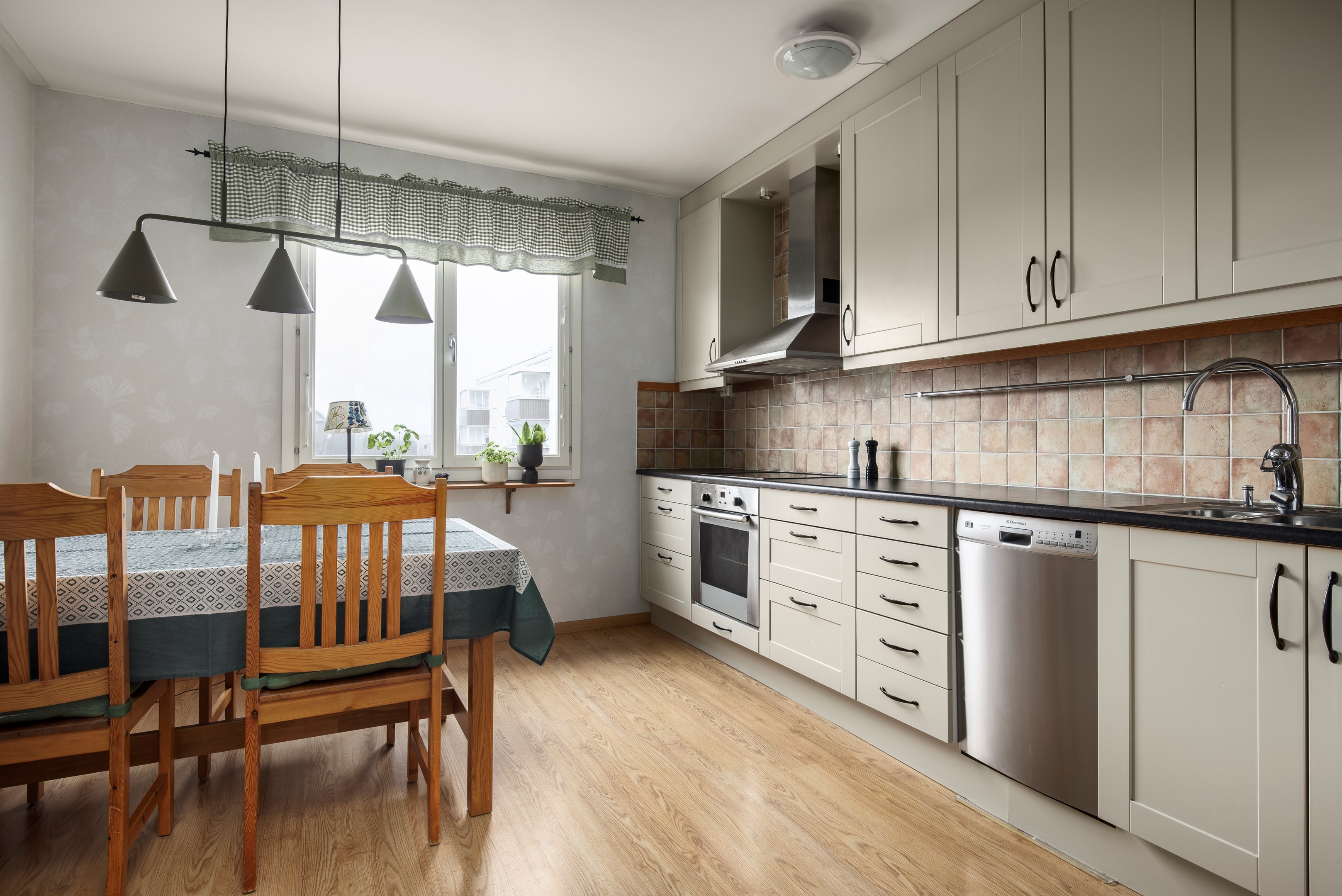 Bostadsbild från Edinsvägen 12, Såld i Ektorp, Nacka