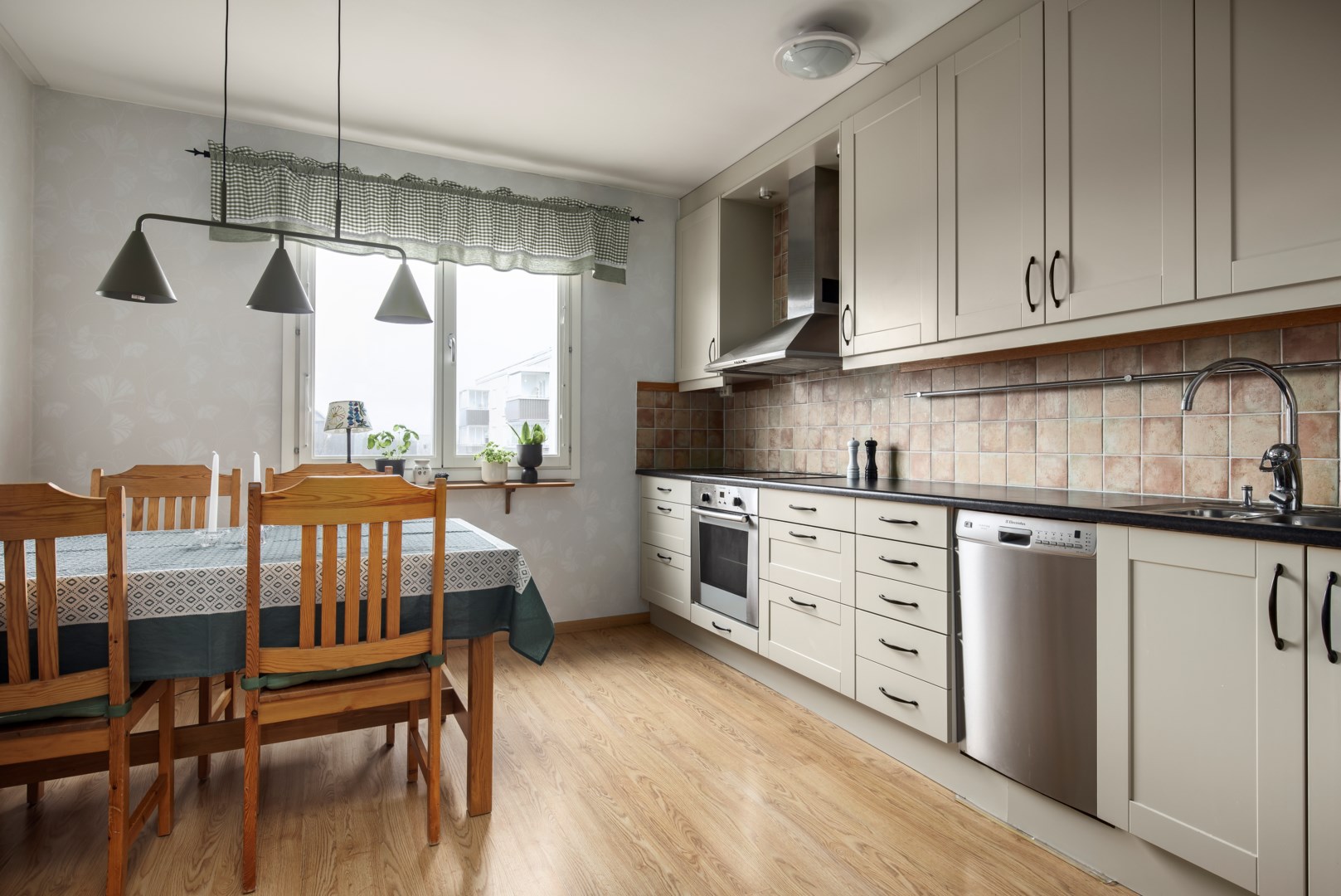 Bostadsbild från Edinsvägen 12, Såld i Ektorp, Nacka