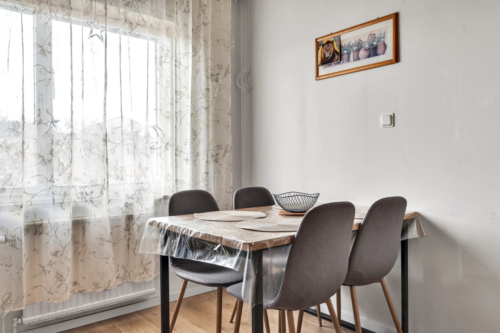 Bostadsbild från Dimgatan 3, Till salu i Gränby, Uppsala