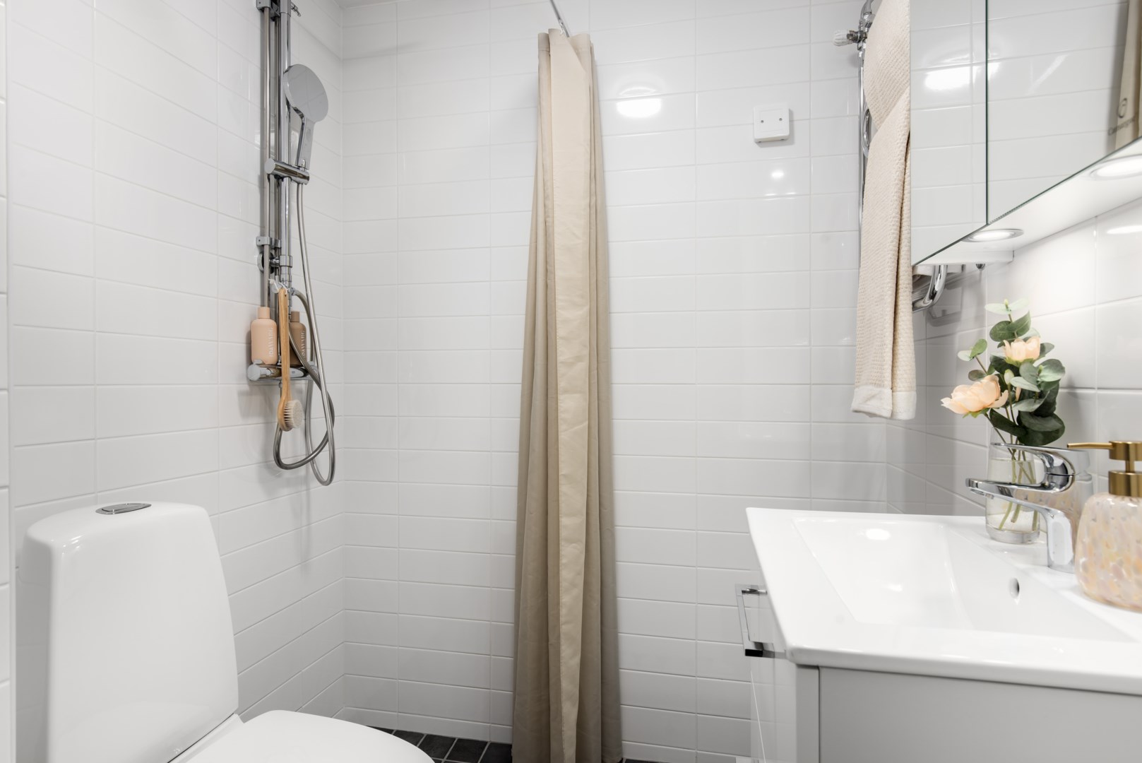 Bostadsbild från Ugglevägen 34A, Såld i Saltängen, Nacka