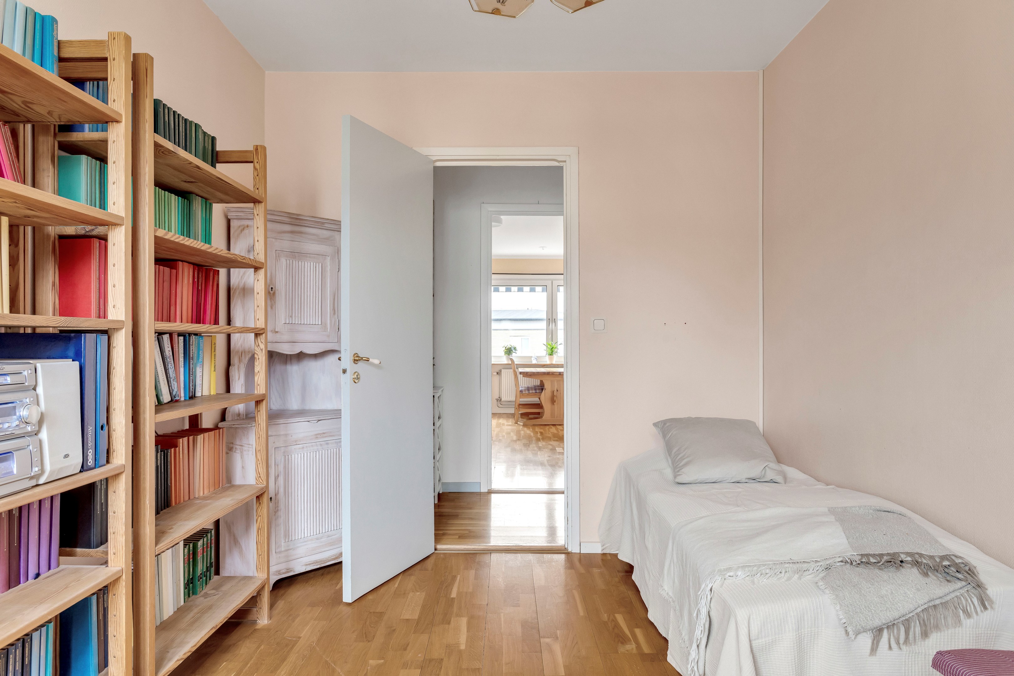 Bostadsbild från Heidenstamsgatan 45, Såld i Löten, Uppsala