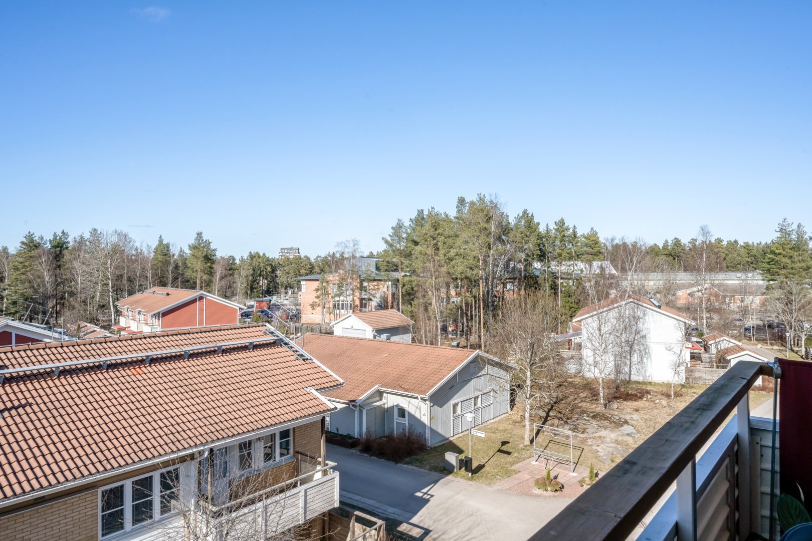 Bostadsbild från Västgötaresan 44, Till salu i Sävja, Uppsala