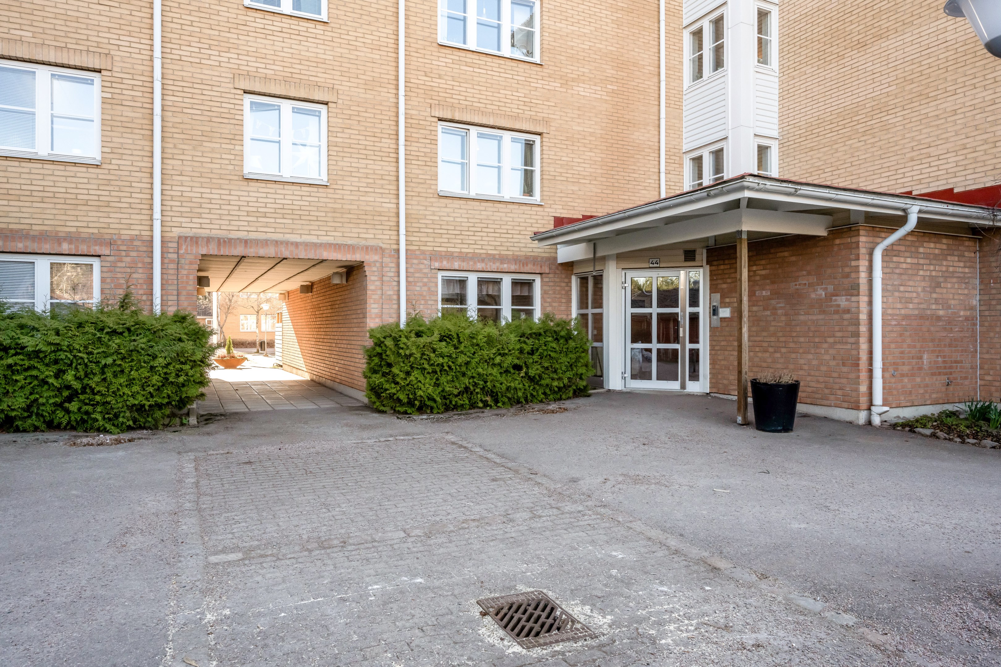 Bostadsbild från Västgötaresan 44, Till salu i Sävja, Uppsala