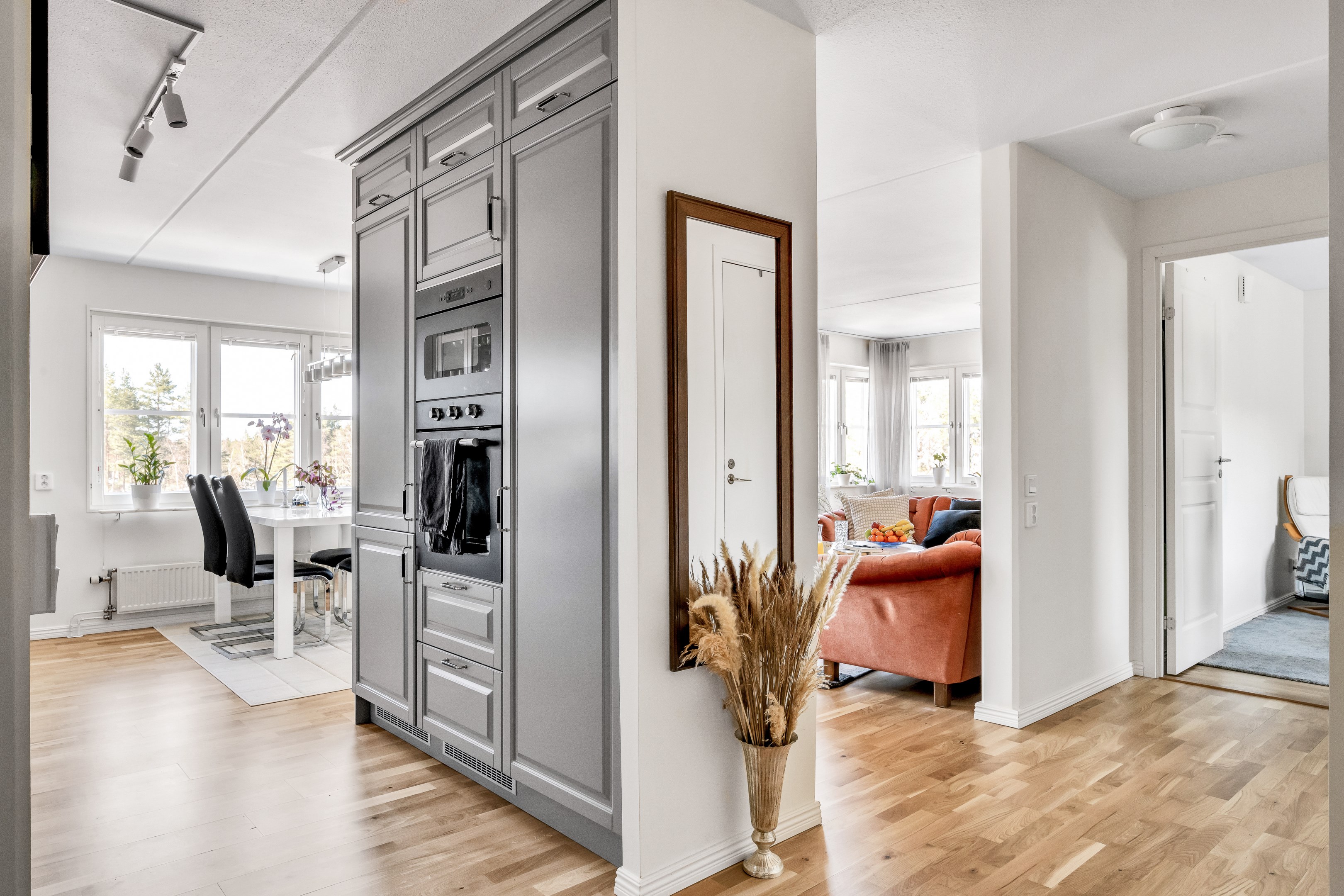 Bostadsbild från Västgötaresan 44, Till salu i Sävja, Uppsala