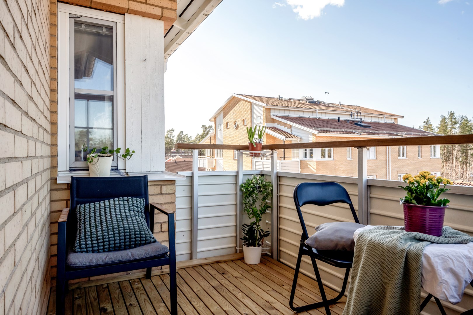 Bostadsbild från Västgötaresan 44, Till salu i Sävja, Uppsala