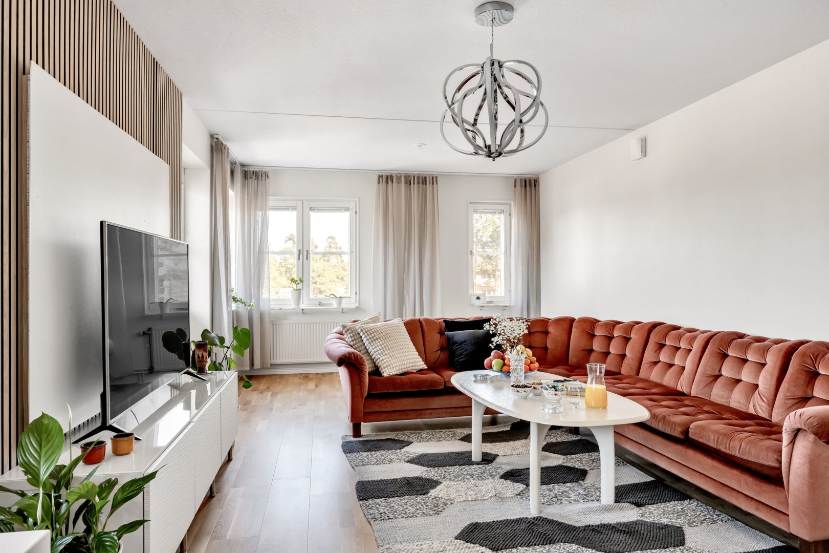 Bostadsbild från Västgötaresan 44, Till salu i Sävja, Uppsala