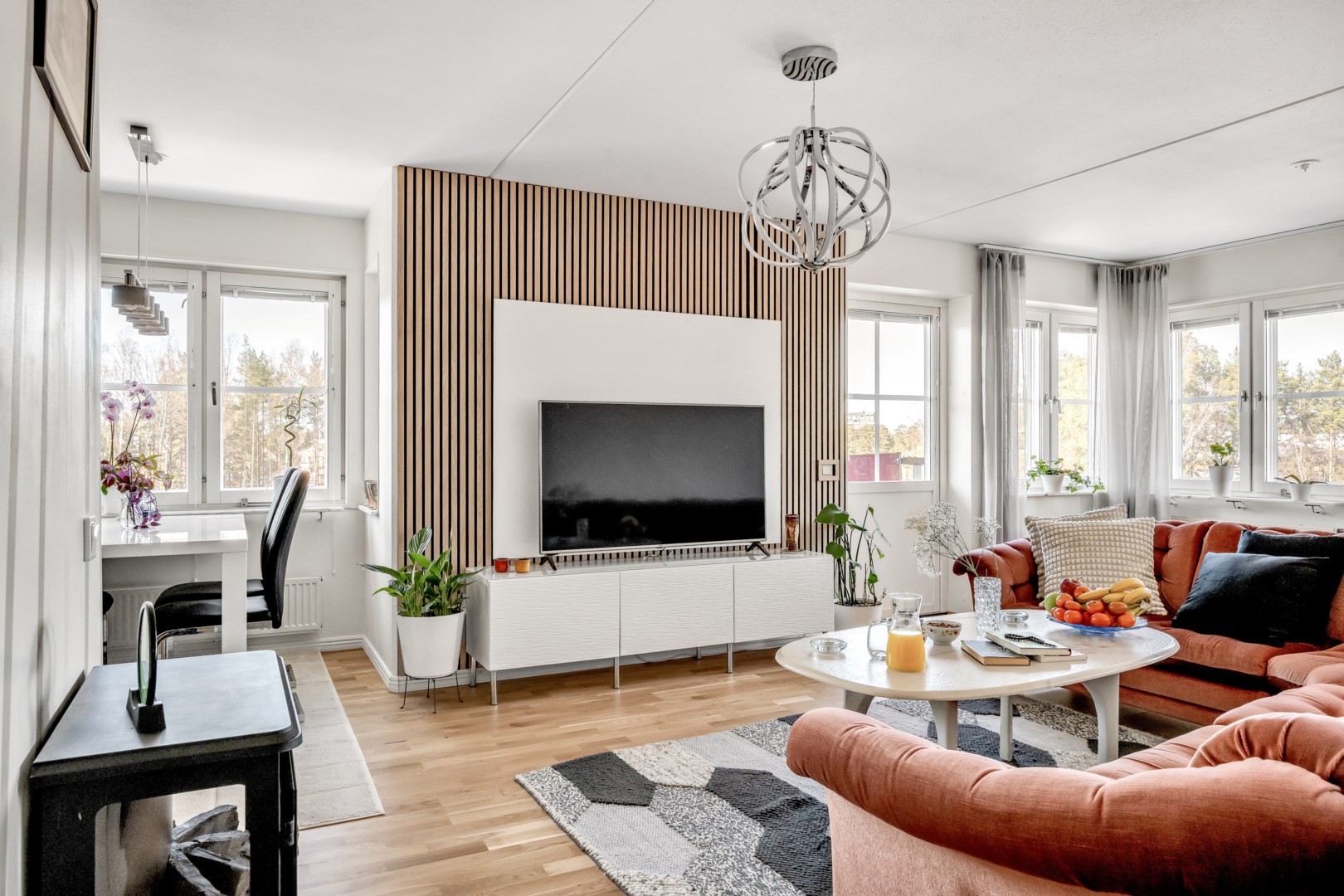 Bostadsbild från Västgötaresan 44, Till salu i Sävja, Uppsala