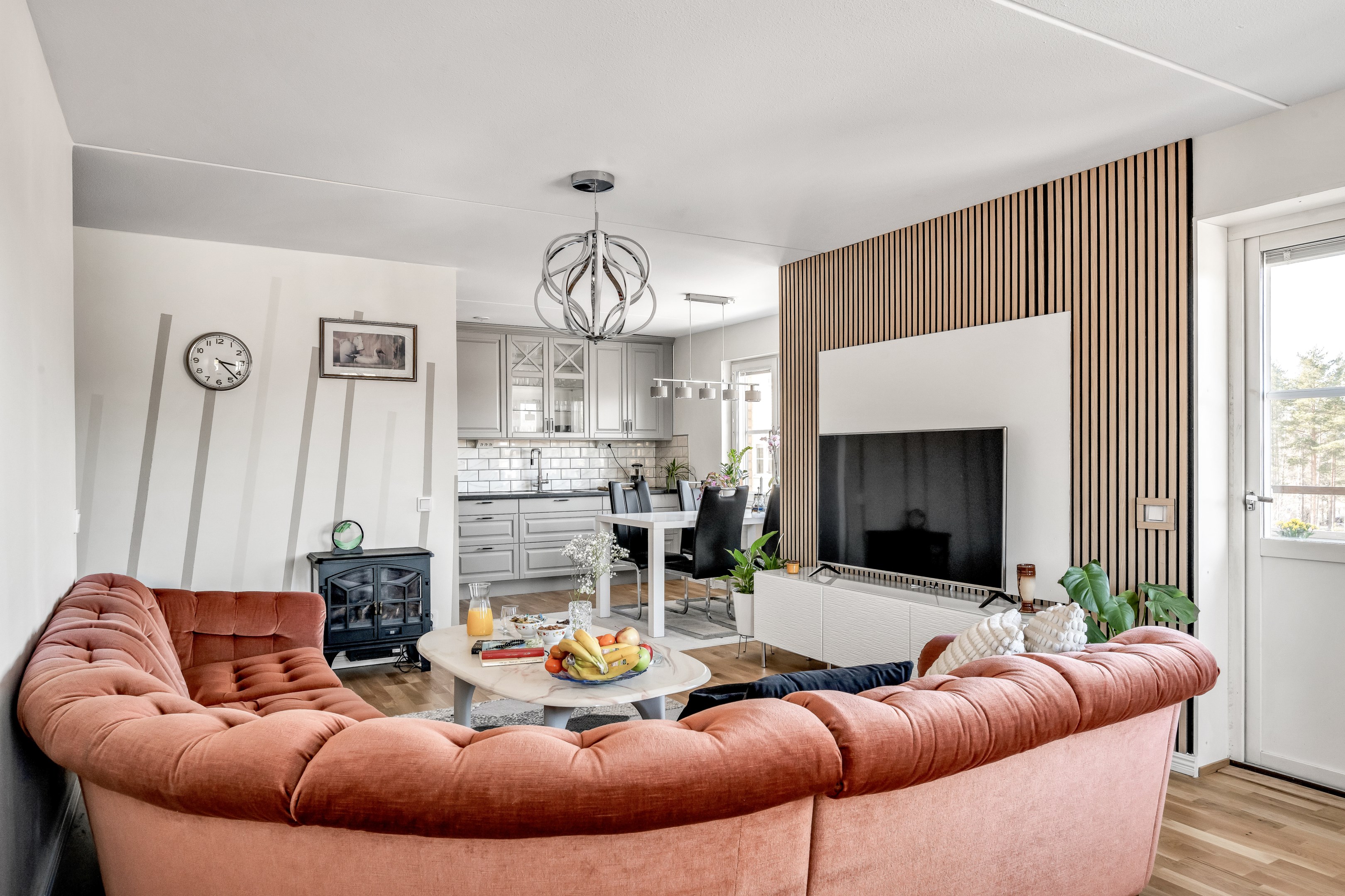 Bostadsbild från Västgötaresan 44, Till salu i Sävja, Uppsala