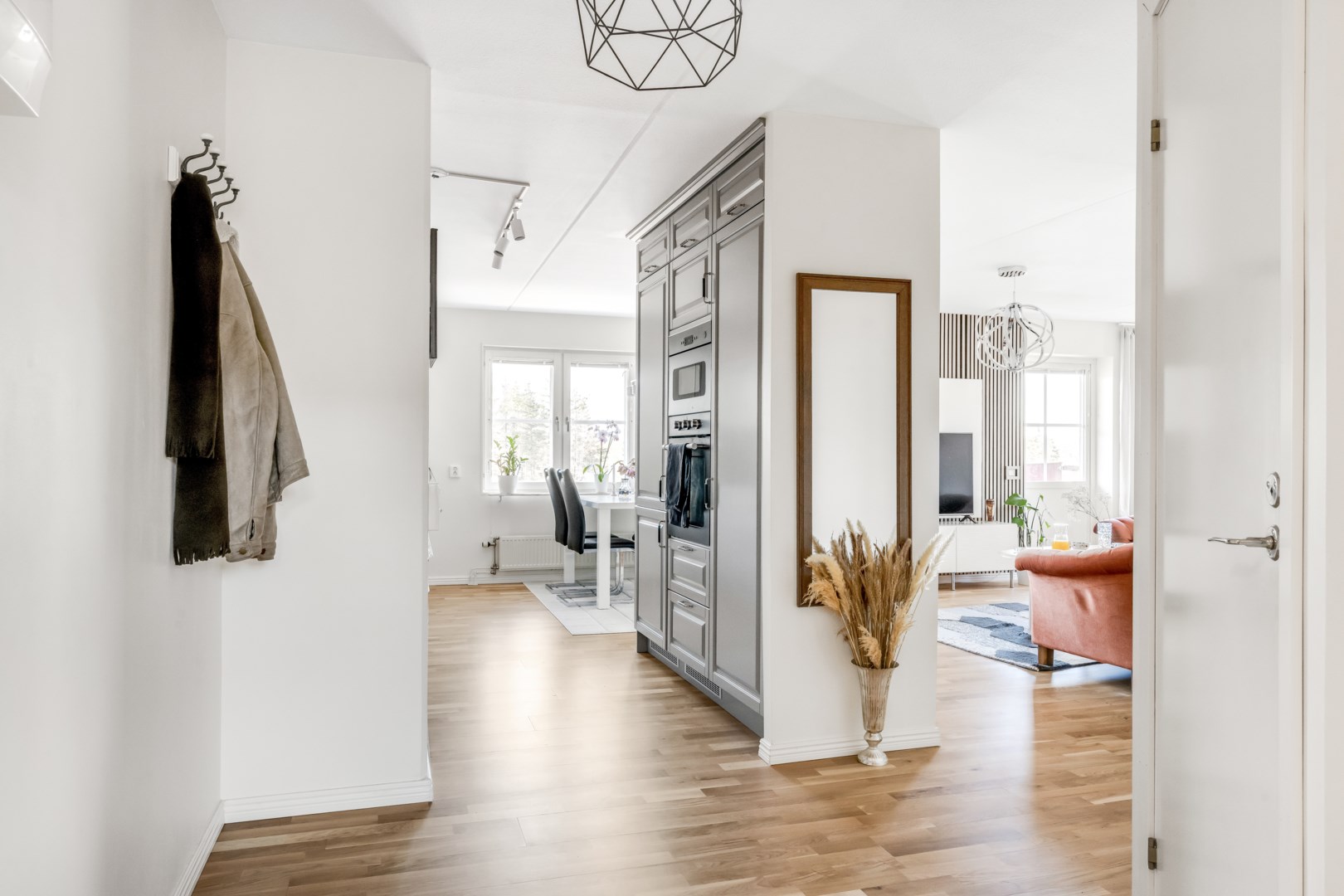 Bostadsbild från Västgötaresan 44, Till salu i Sävja, Uppsala