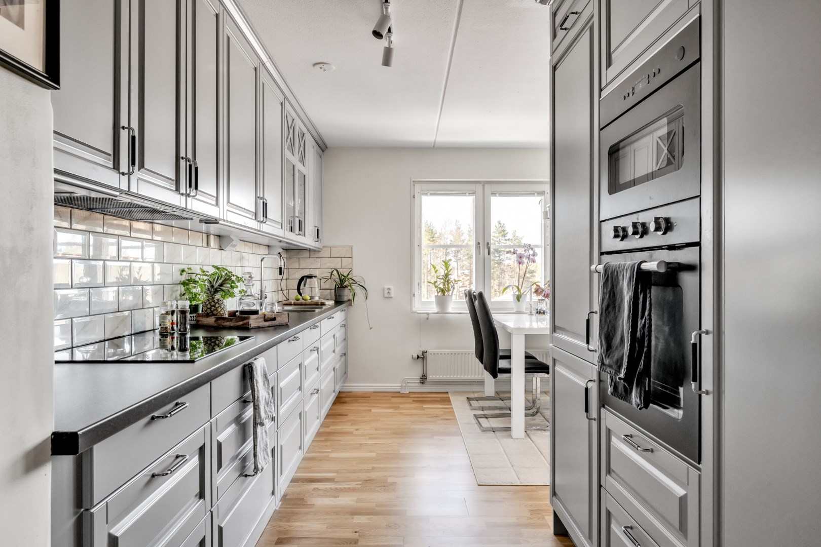 Bostadsbild från Västgötaresan 44, Till salu i Sävja, Uppsala