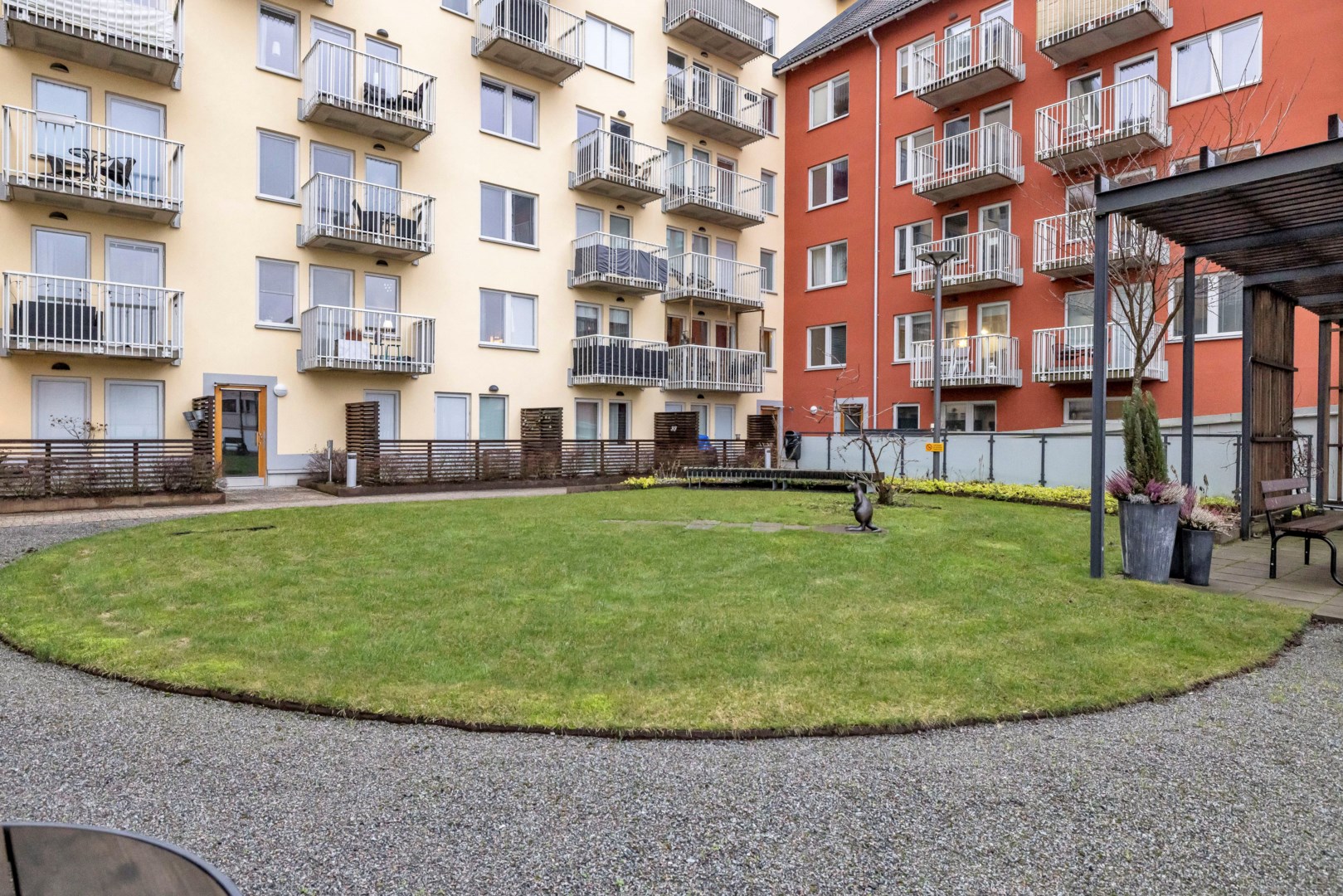 Bostadsbild från Råbyvägen 74, Såld i Kapellgärdet, Uppsala