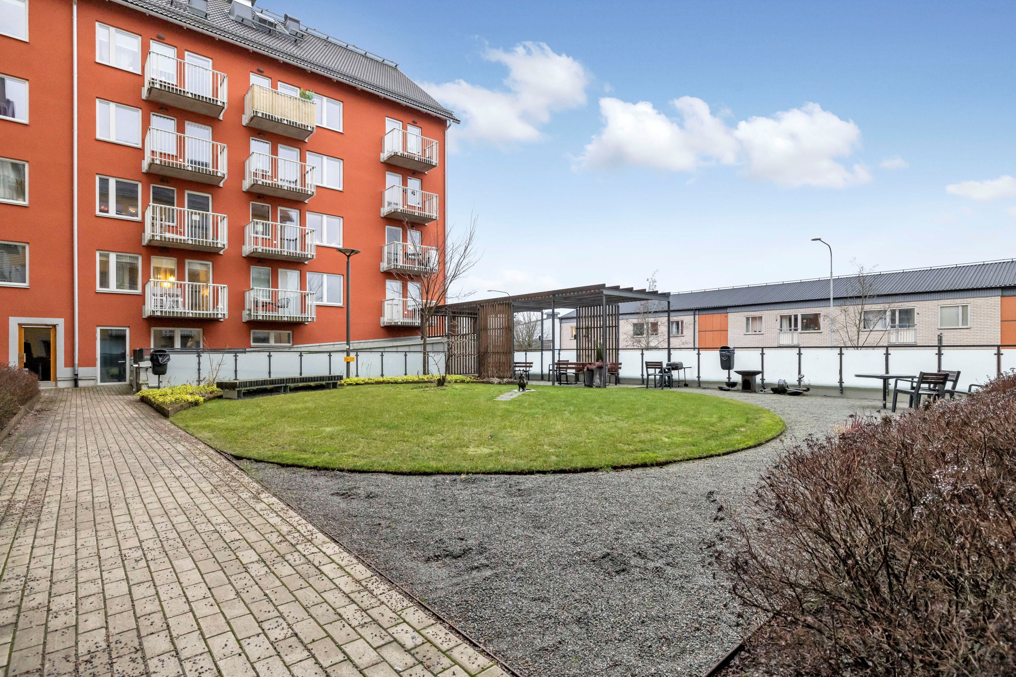 Bostadsbild från Råbyvägen 74, Såld i Kapellgärdet, Uppsala