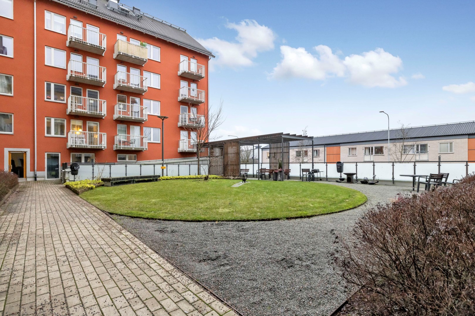 Bostadsbild från Råbyvägen 74, Såld i Kapellgärdet, Uppsala