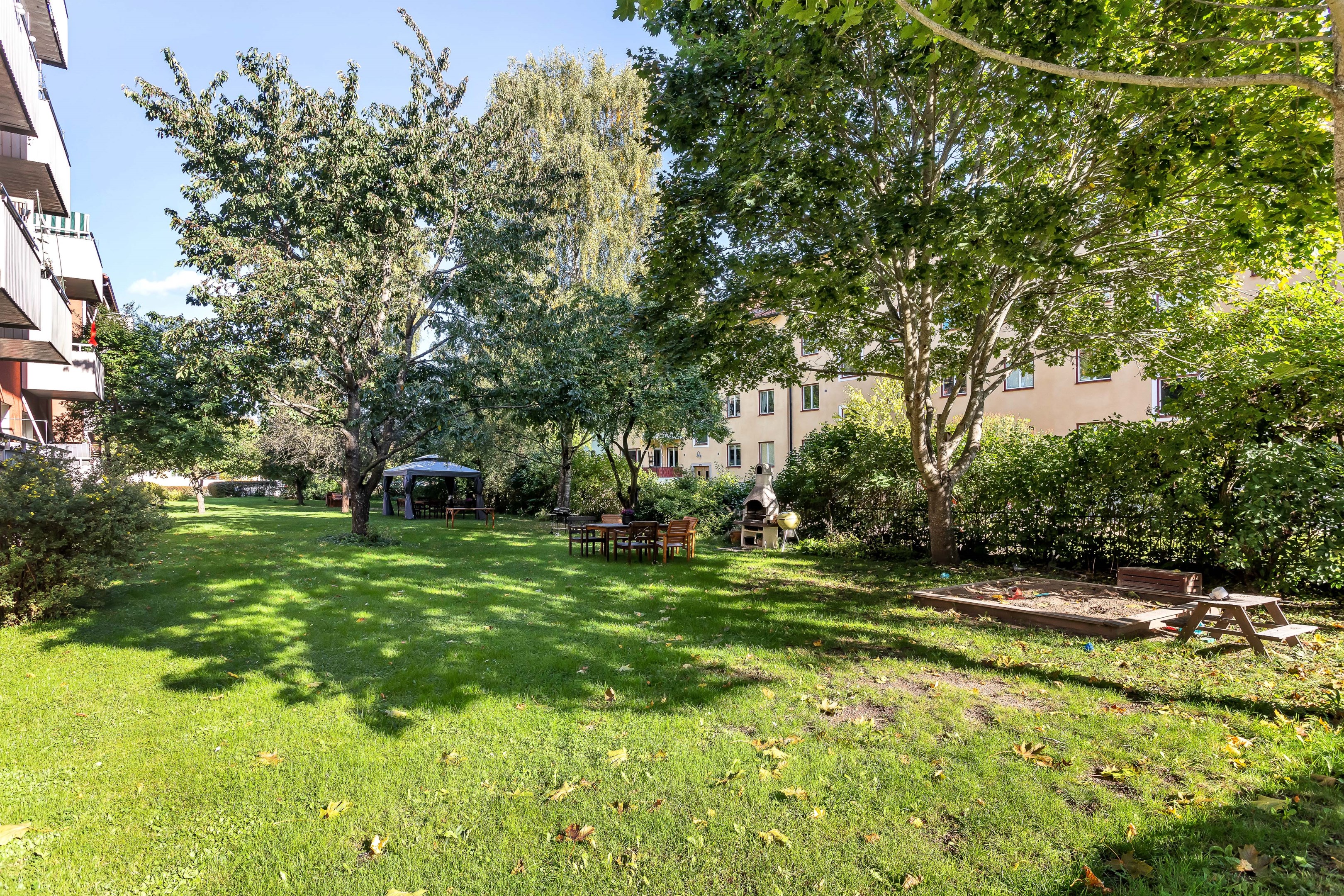 Innergård med bl a sandlåda