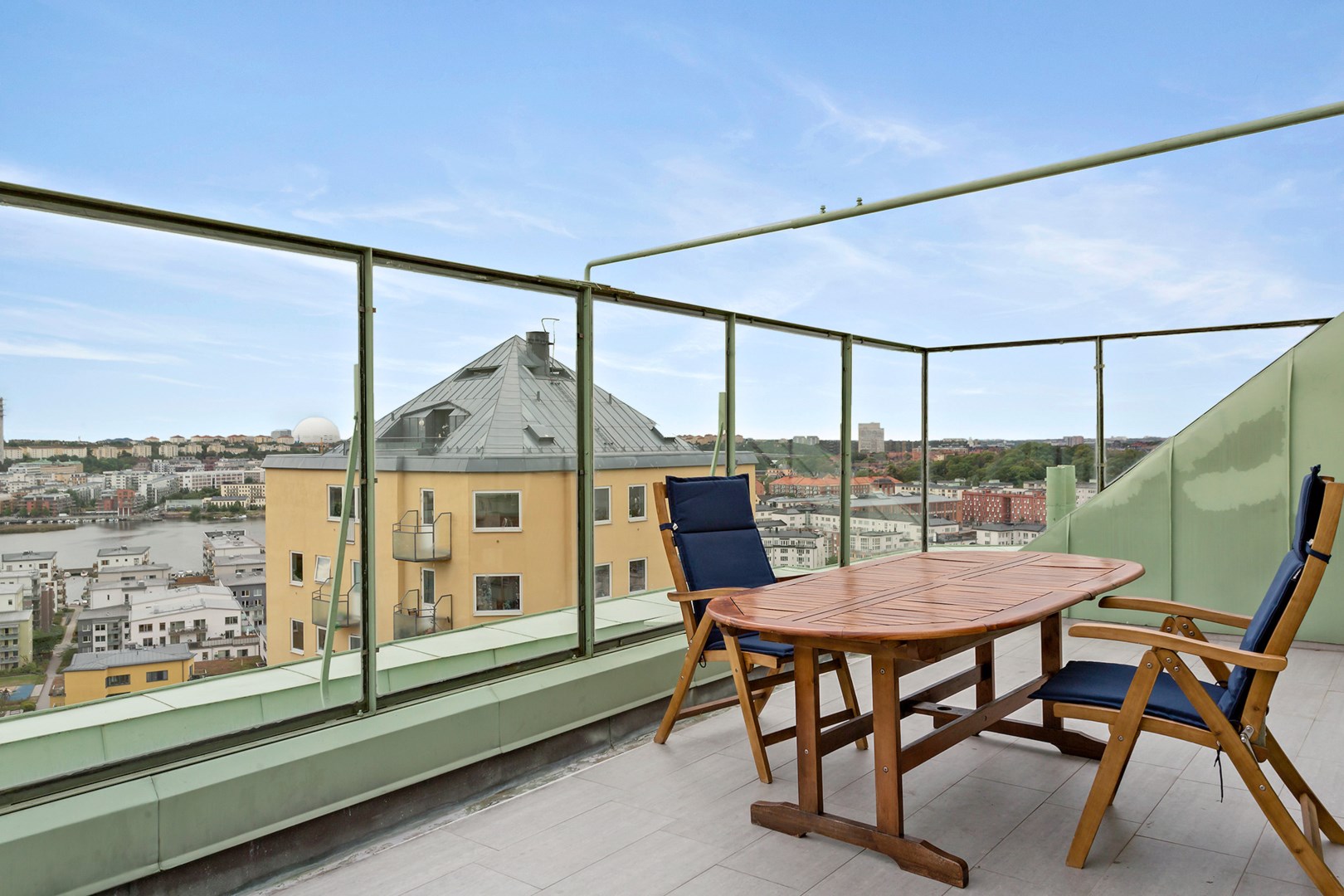 Svårslaget söderläge från förmiddag till kväll.