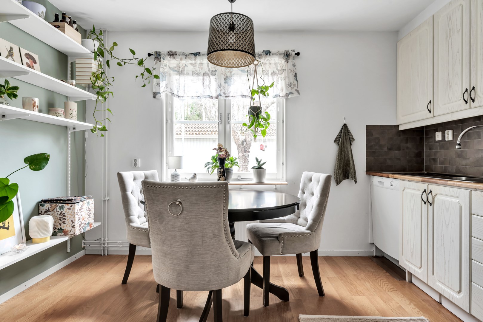 Bostadsbild från Eksoppsvägen 35, Såld i Norby, Uppsala